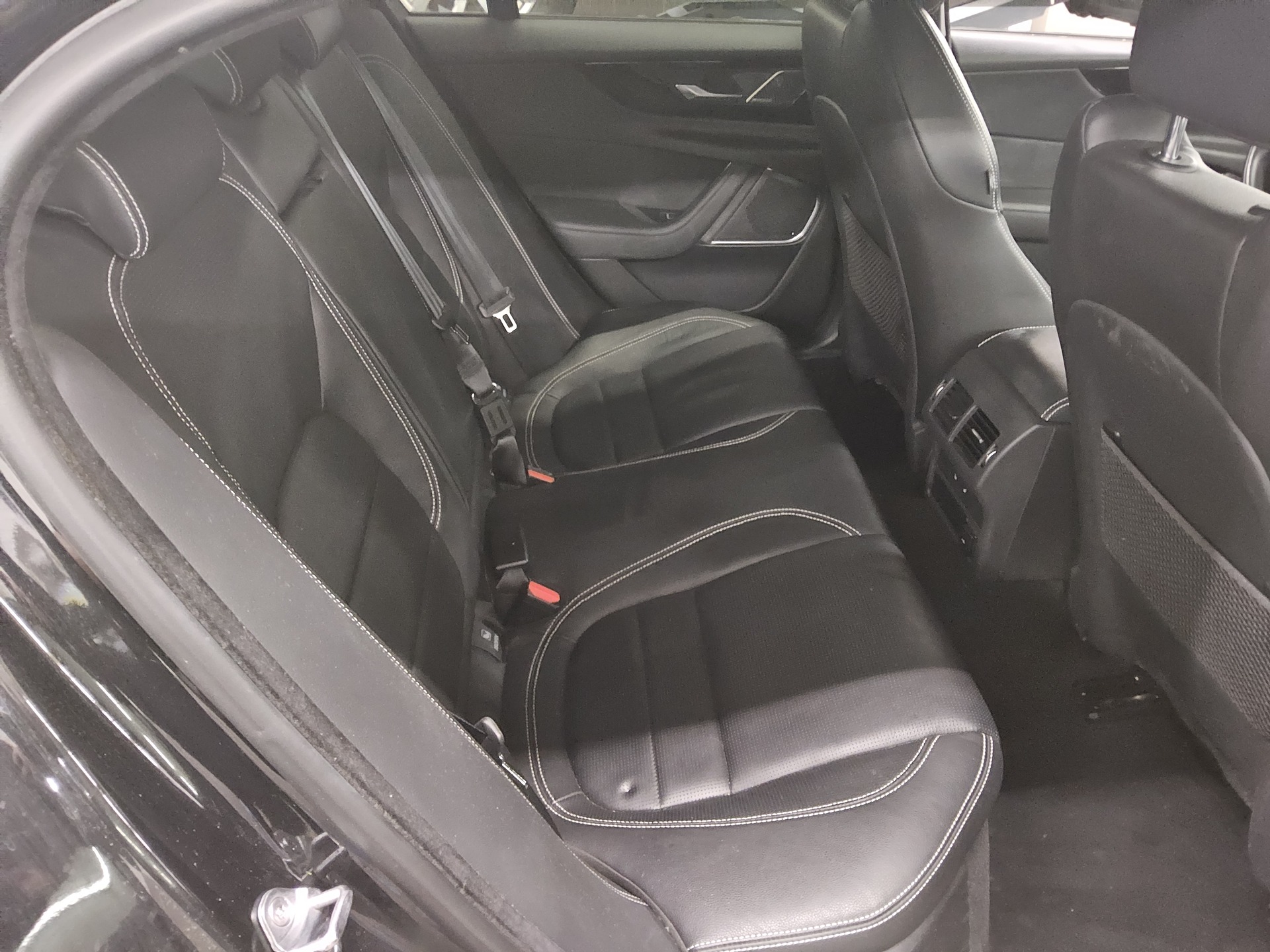 Jaguar XE D 200 AWD R-Dynamic Leder Navi DC Meridian 13