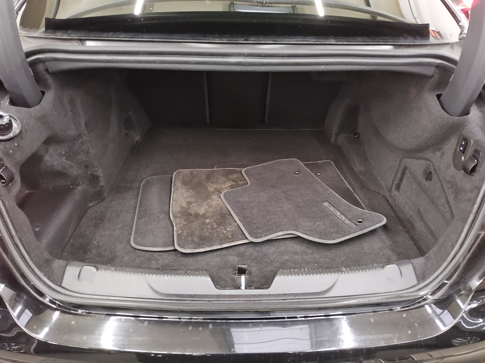 Jaguar XE D 200 AWD R-Dynamic Leder Navi DC Meridian 12