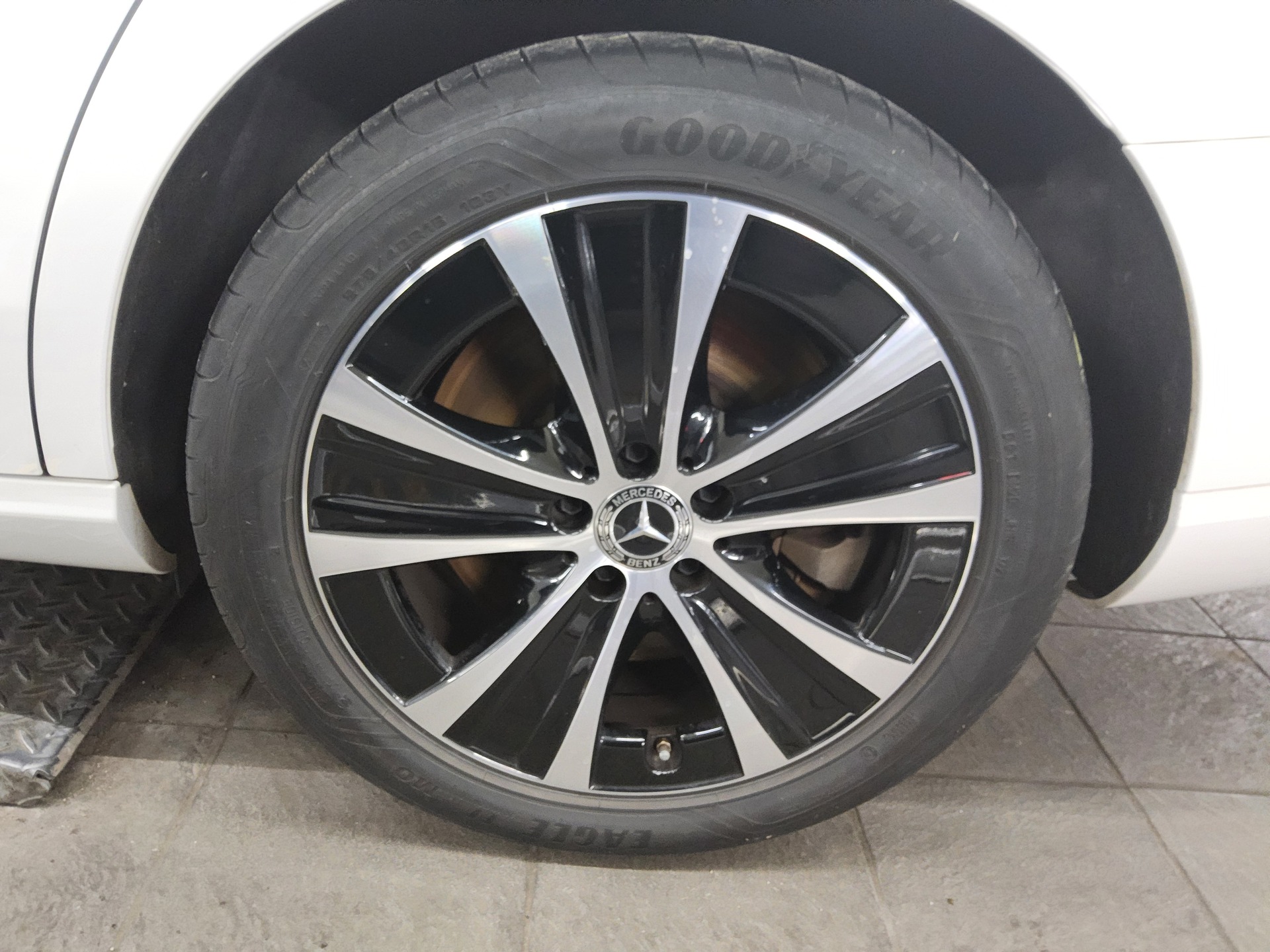 Mercedes-Benz E 300 T de Avantgarde Navi Widescreen LED RFK 11