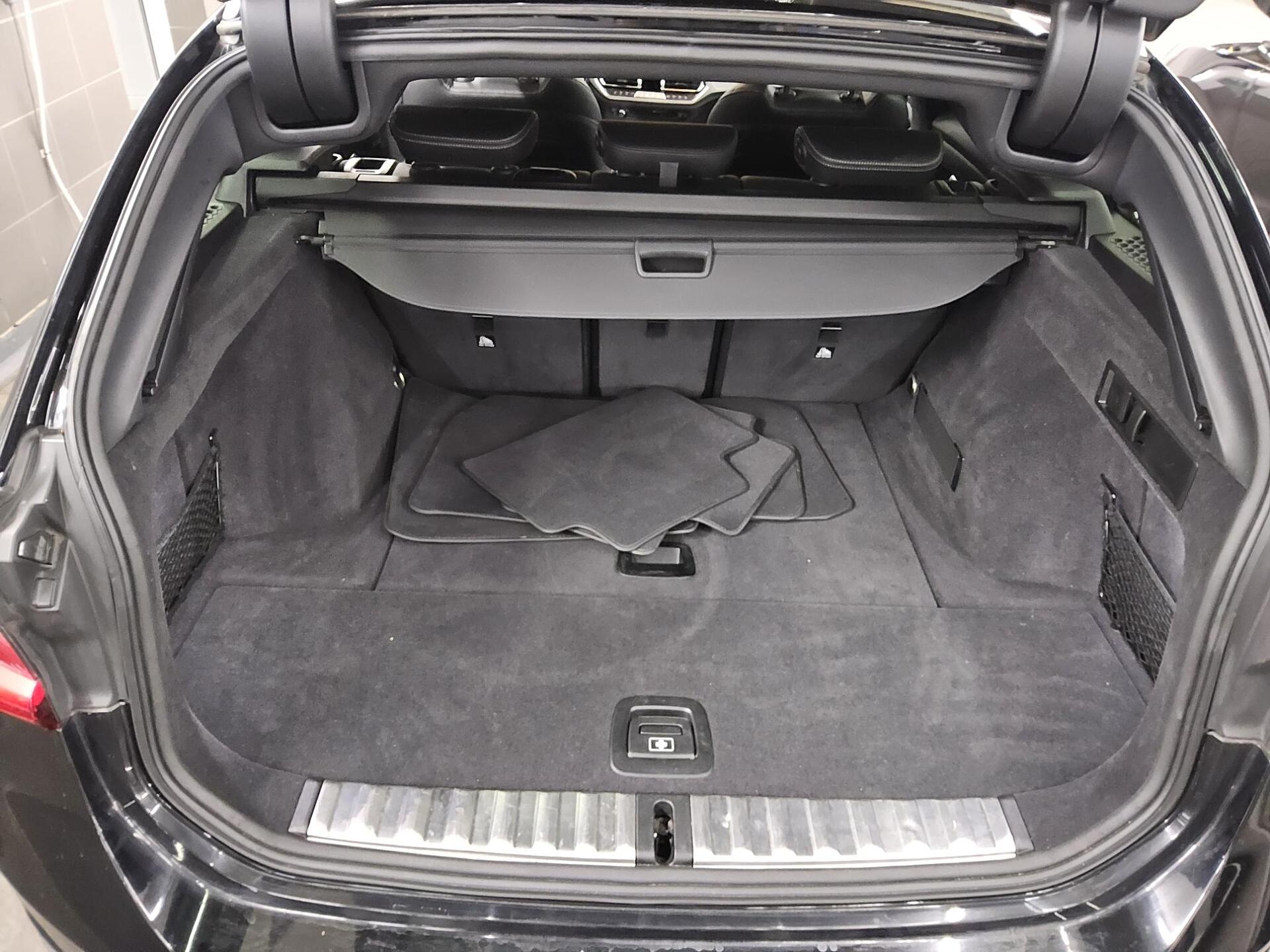 BMW 318dA Touring Advantage Leder Navi LED HiFi RfK 12