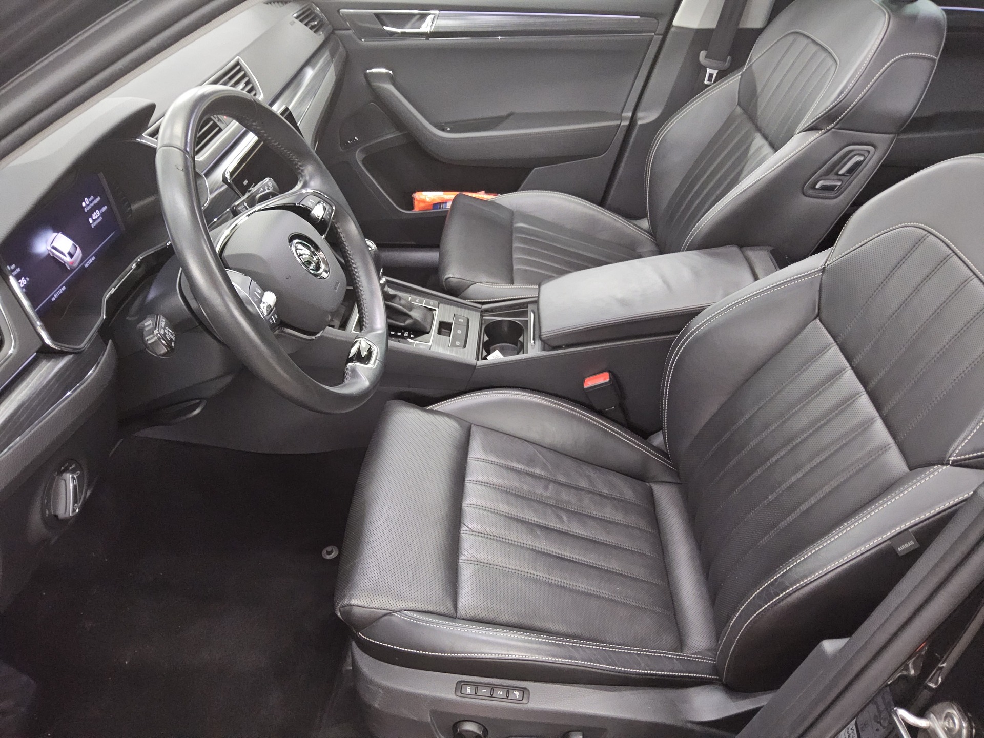 Skoda Superb Kombi 2.0 TDI Premium Ed. Leder Navi LED 9