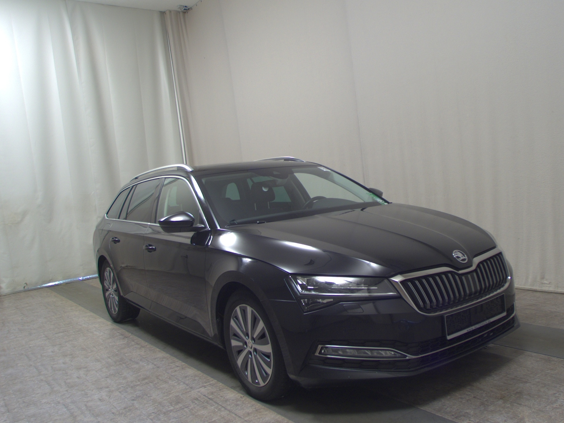 Skoda Superb Kombi 2.0 TDI Premium Ed. Leder Navi LED 3