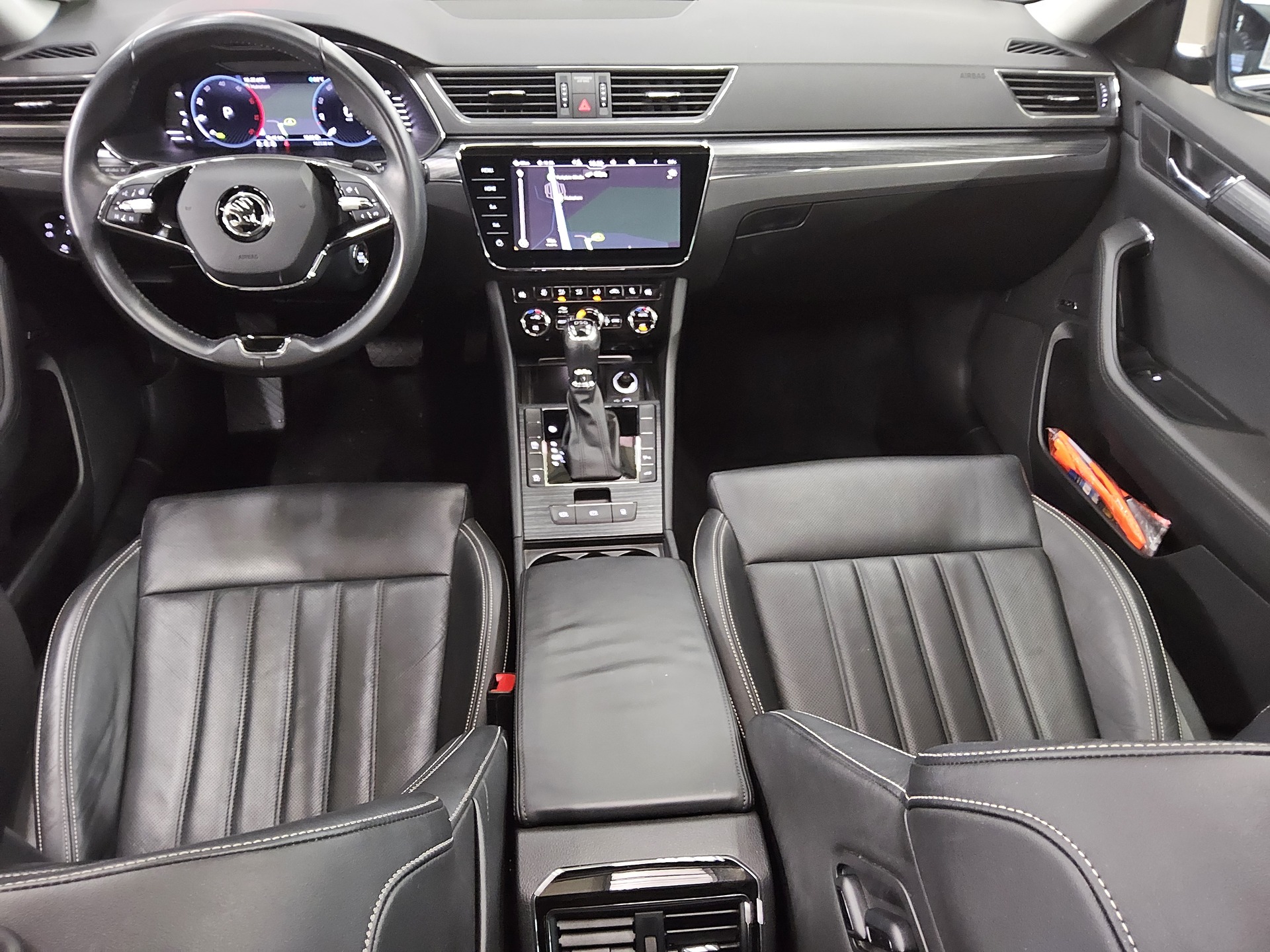 Skoda Superb Kombi 2.0 TDI Premium Ed. Leder Navi LED 5