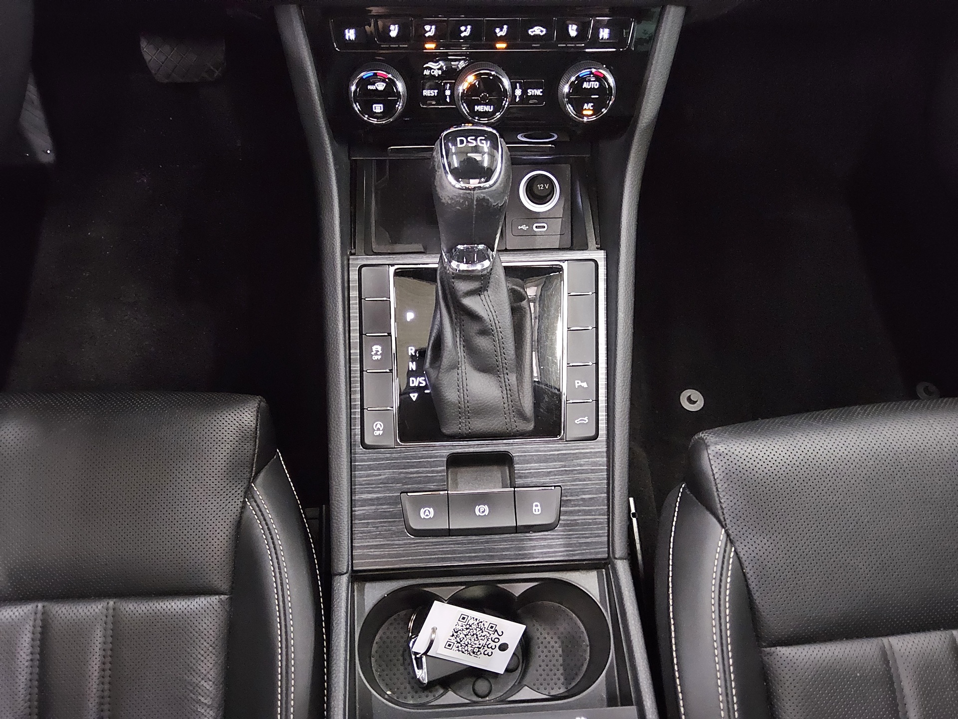 Skoda Superb Kombi 2.0 TDI Premium Ed. Leder Navi LED 6