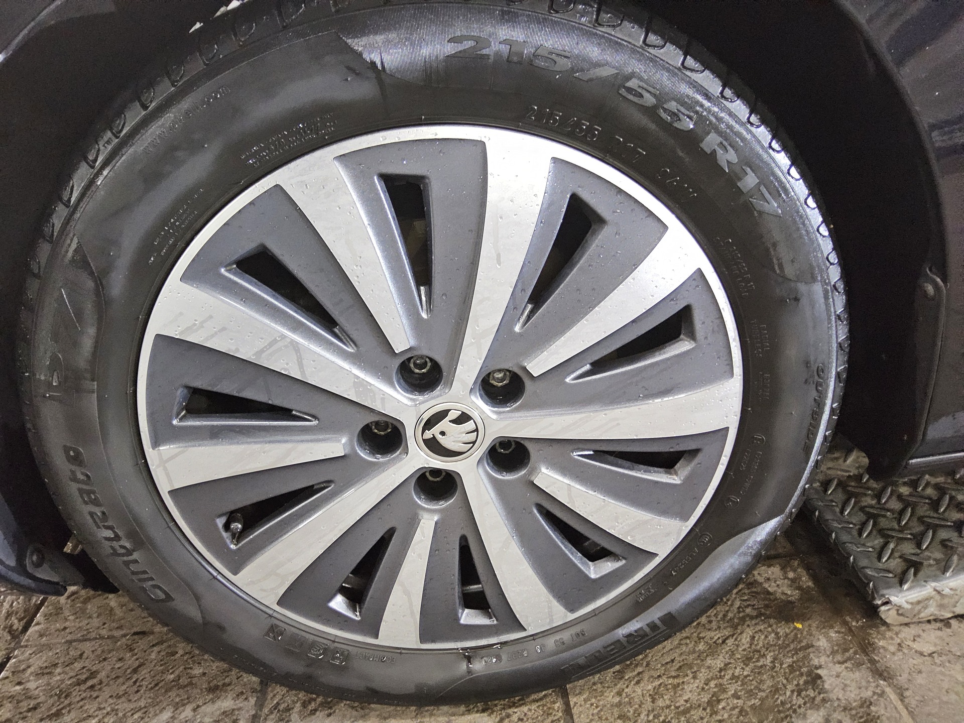 Skoda Superb Kombi 2.0 TDI Premium Ed. Leder Navi LED 11