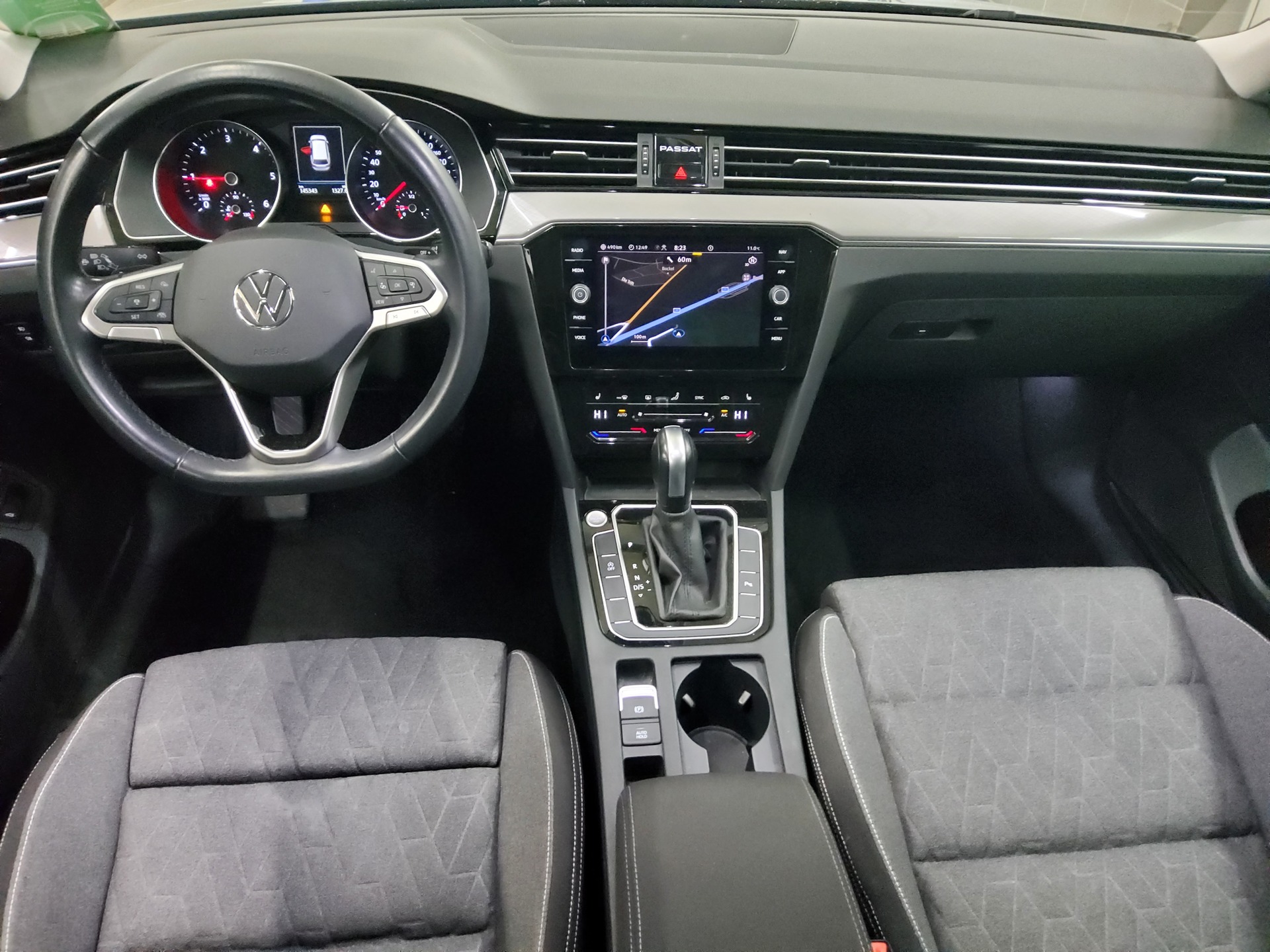 Volkswagen Passat Var. 2.0 TDI Business Navi LED Pano AHK 5