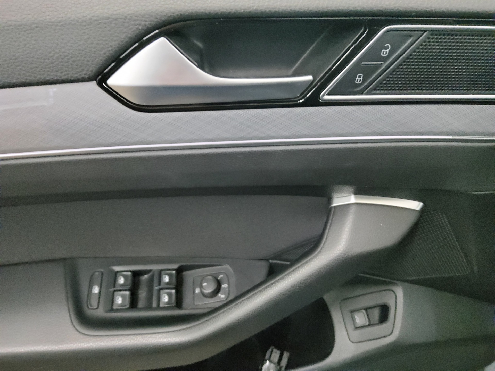 Volkswagen Passat Var. 2.0 TDI Business Navi LED Pano AHK 9