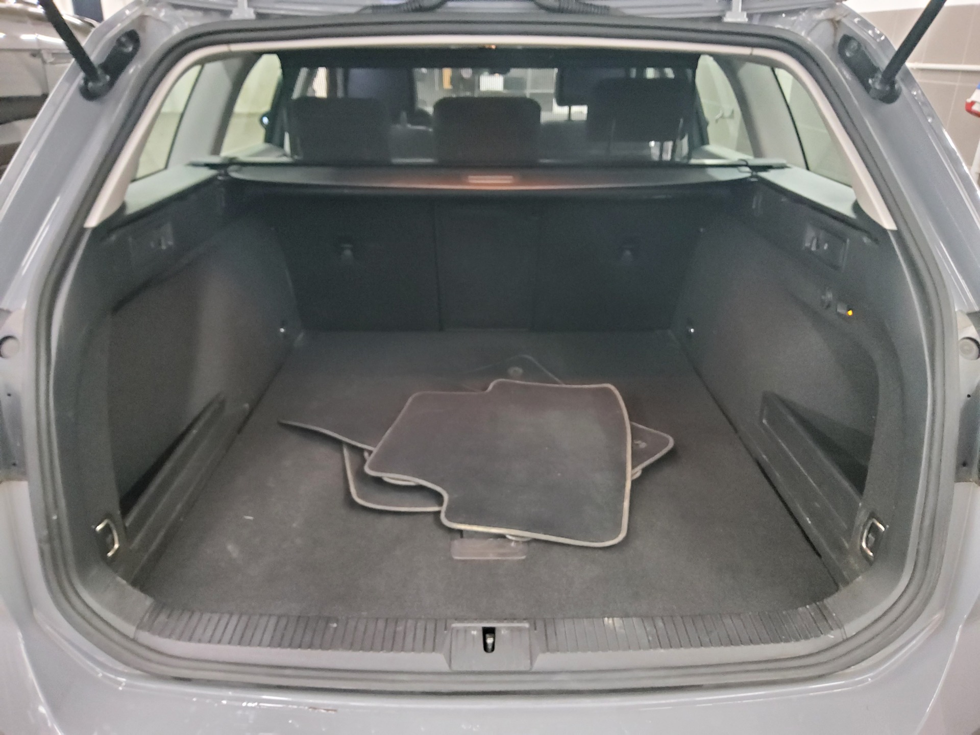 Volkswagen Passat Var. 2.0 TDI Business Navi LED Pano AHK 11