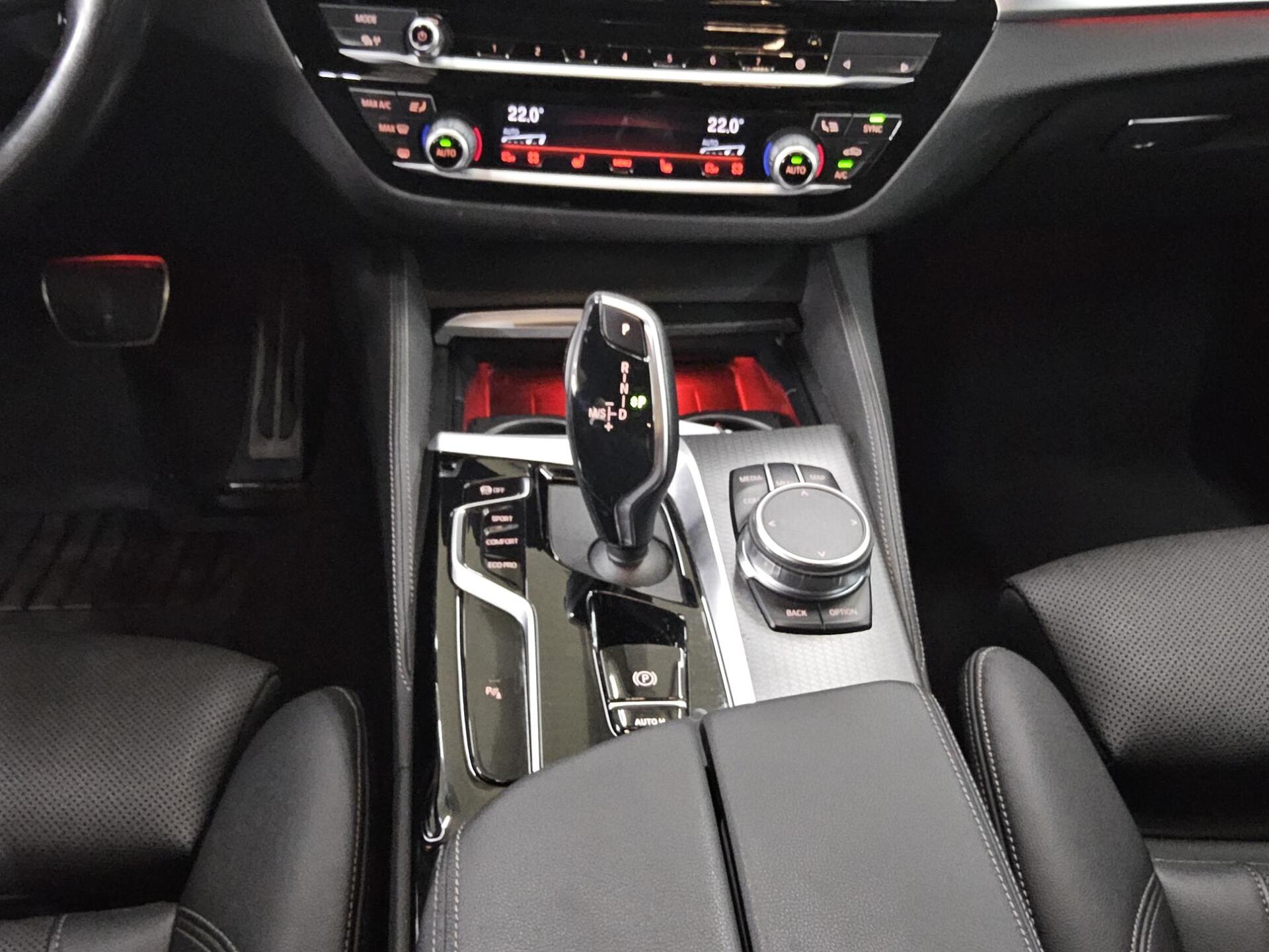 BMW 520dA Touring M-Sport T-Leder Navi LED RfK HiFi 6