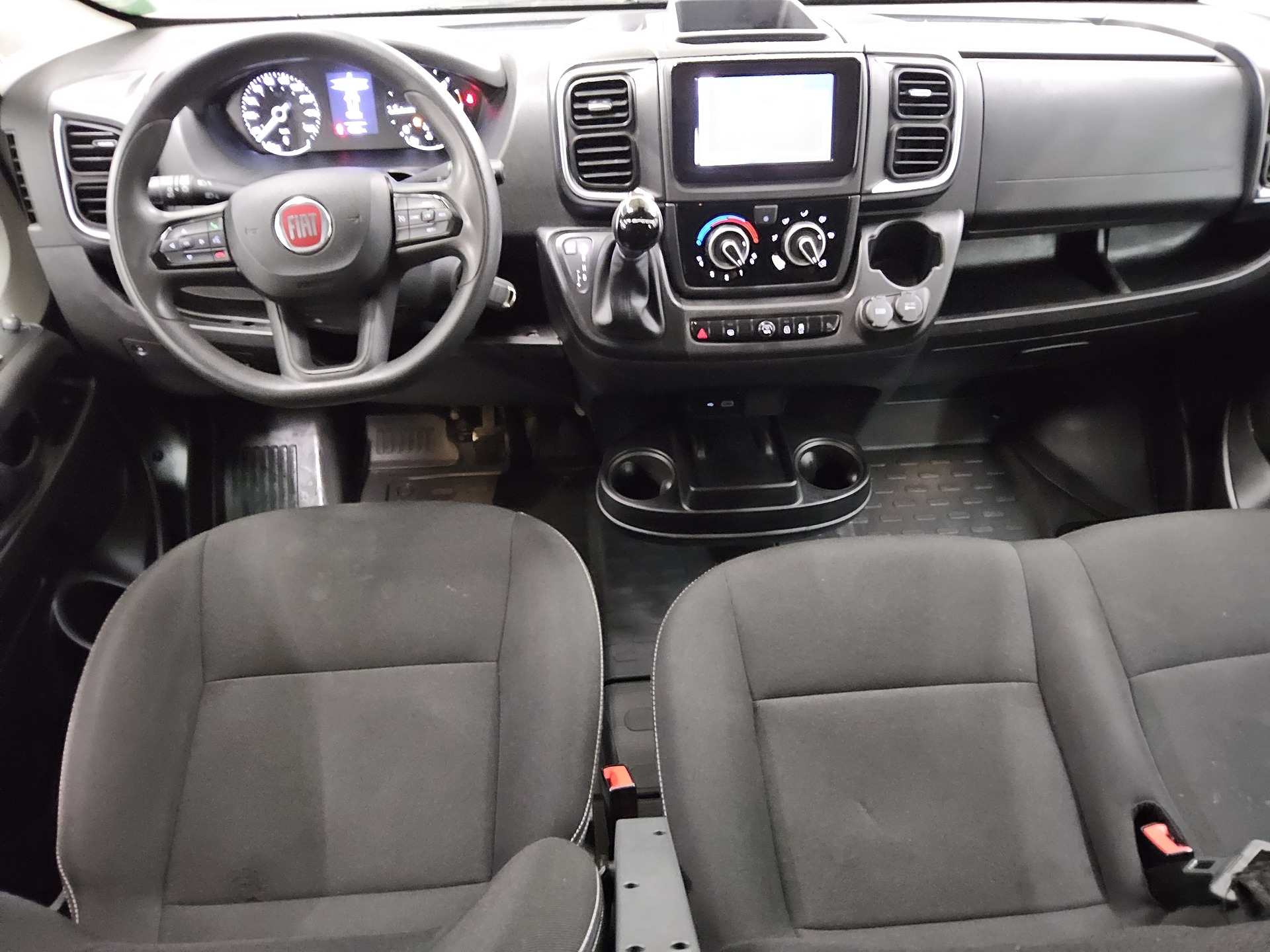 Fiat Ducato 9-Sitzer Klima DAB RFK Tempomat 5