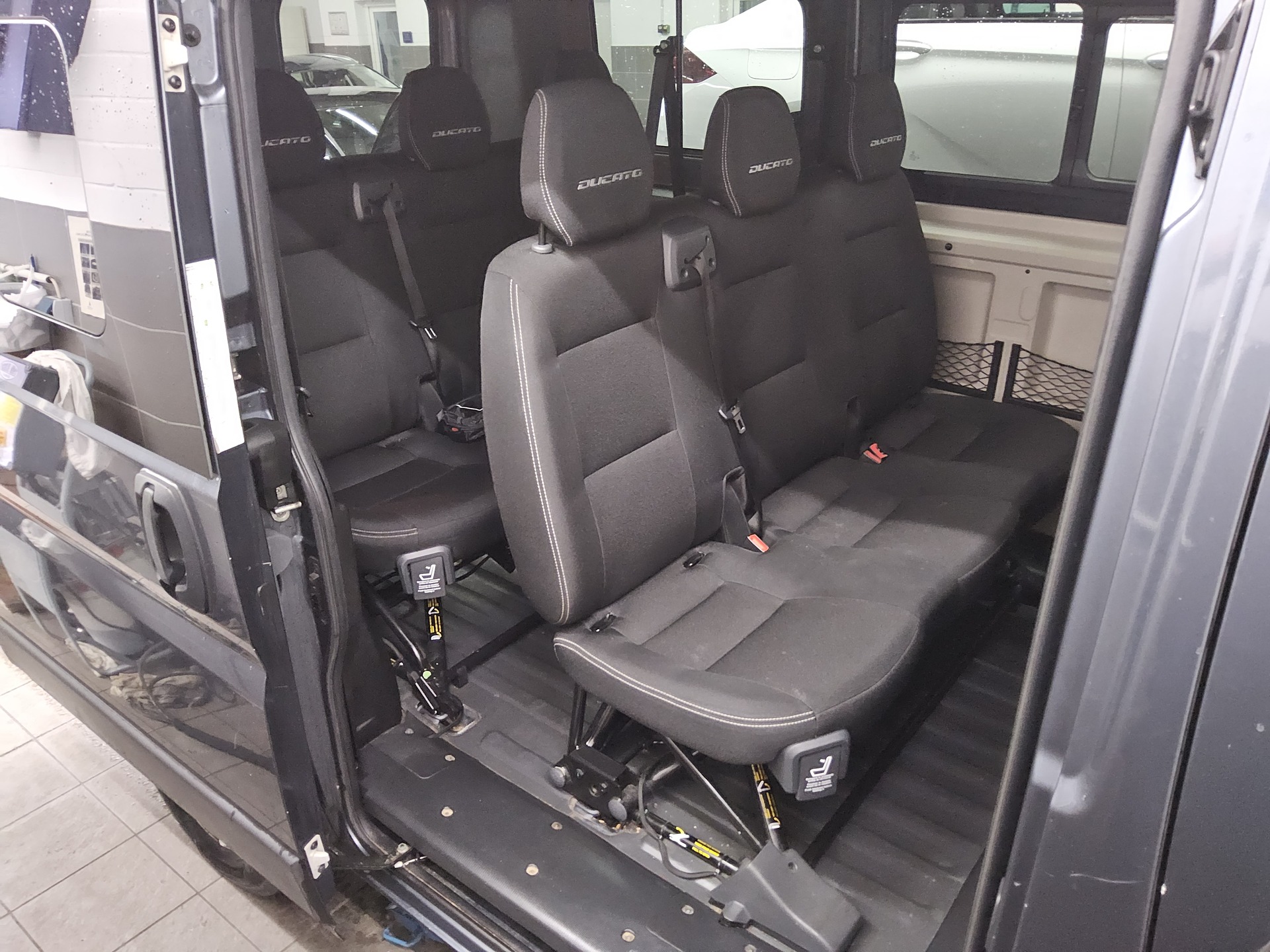 Fiat Ducato 9-Sitzer Klima DAB RFK Tempomat 12