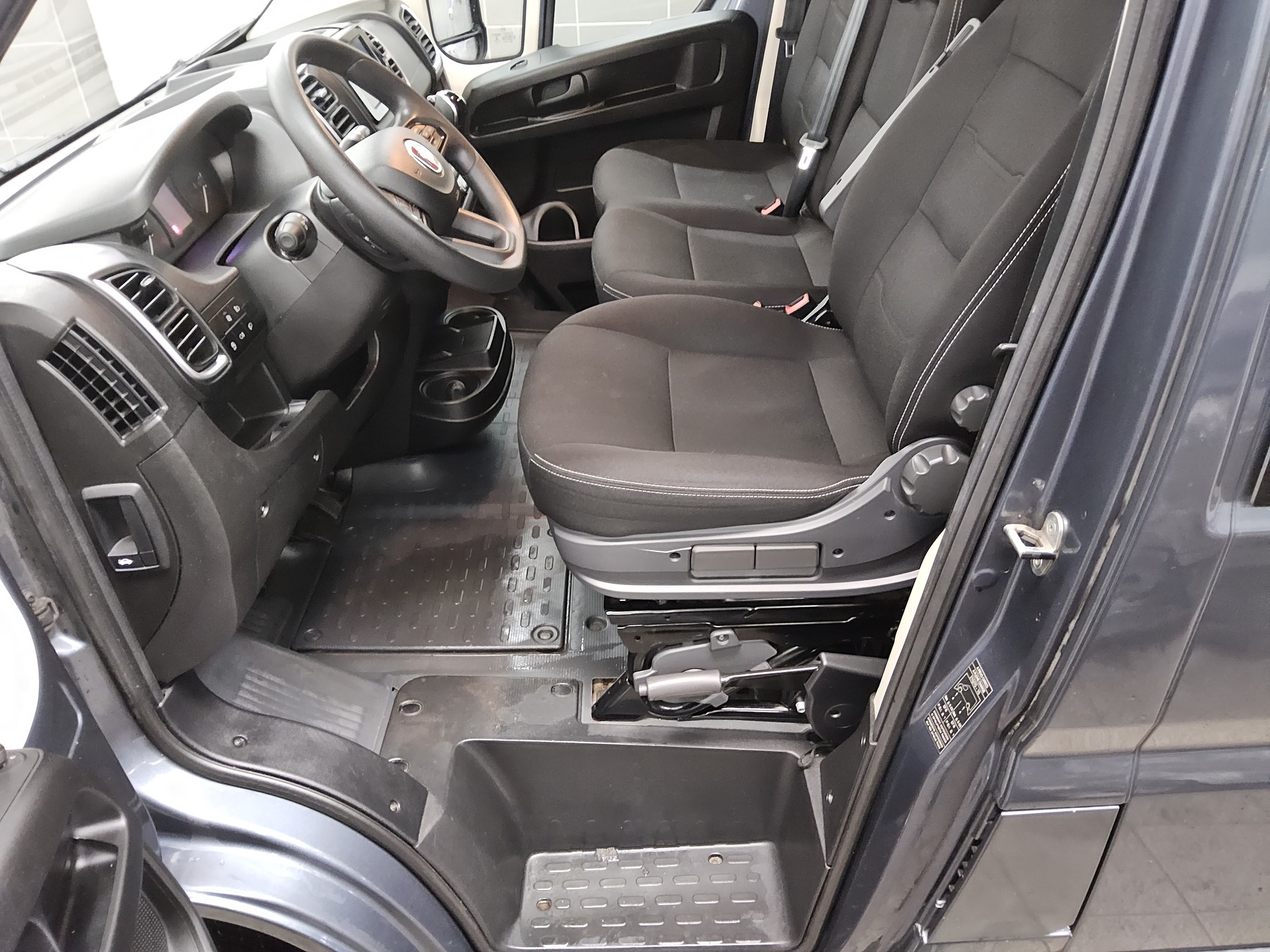 Fiat Ducato 9-Sitzer Klima DAB RFK Tempomat 8