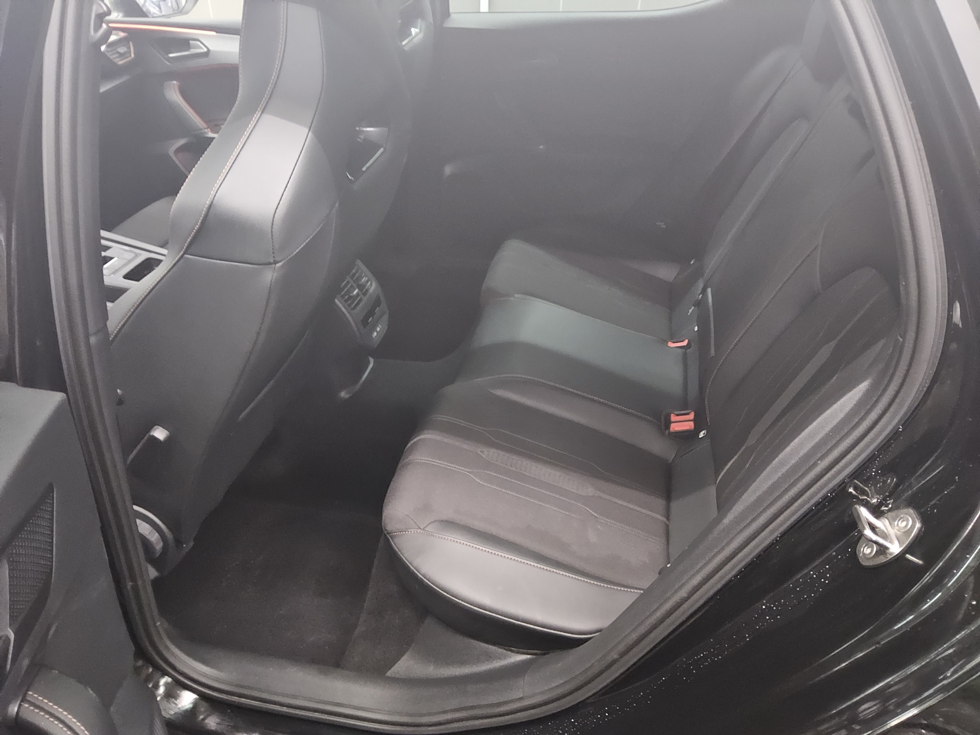 Cupra Leon 2.0 TSI Navi LED Virtual RFK DAB ACC 13