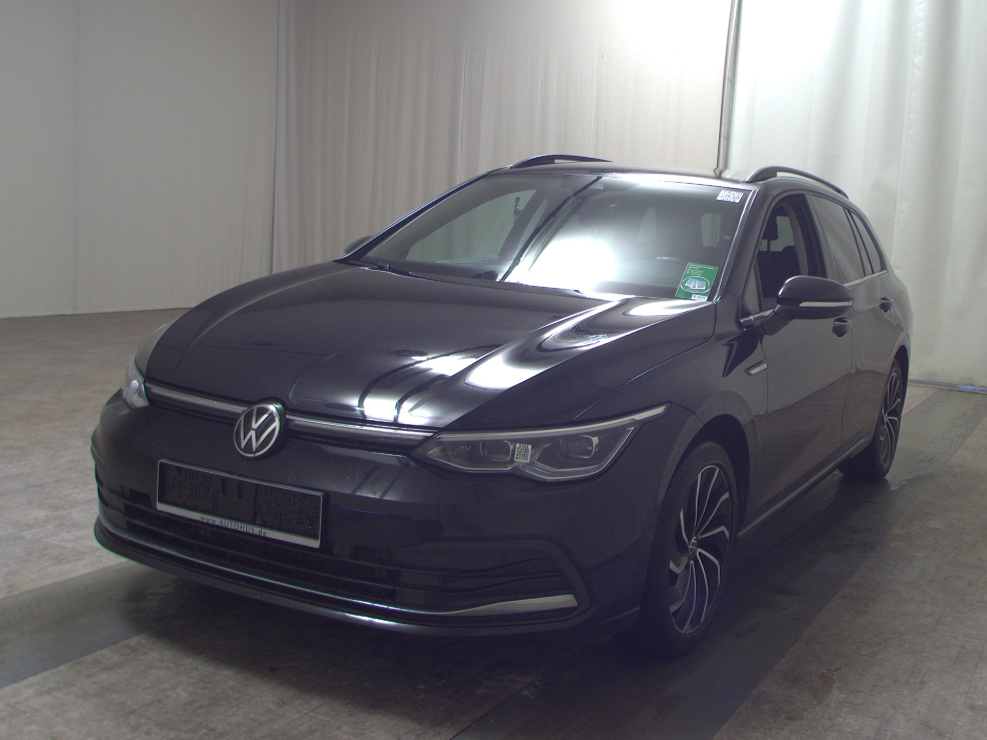 Volkswagen Golf-8 Var. 2.0 TDI Style LED AID AHK Keyless 2