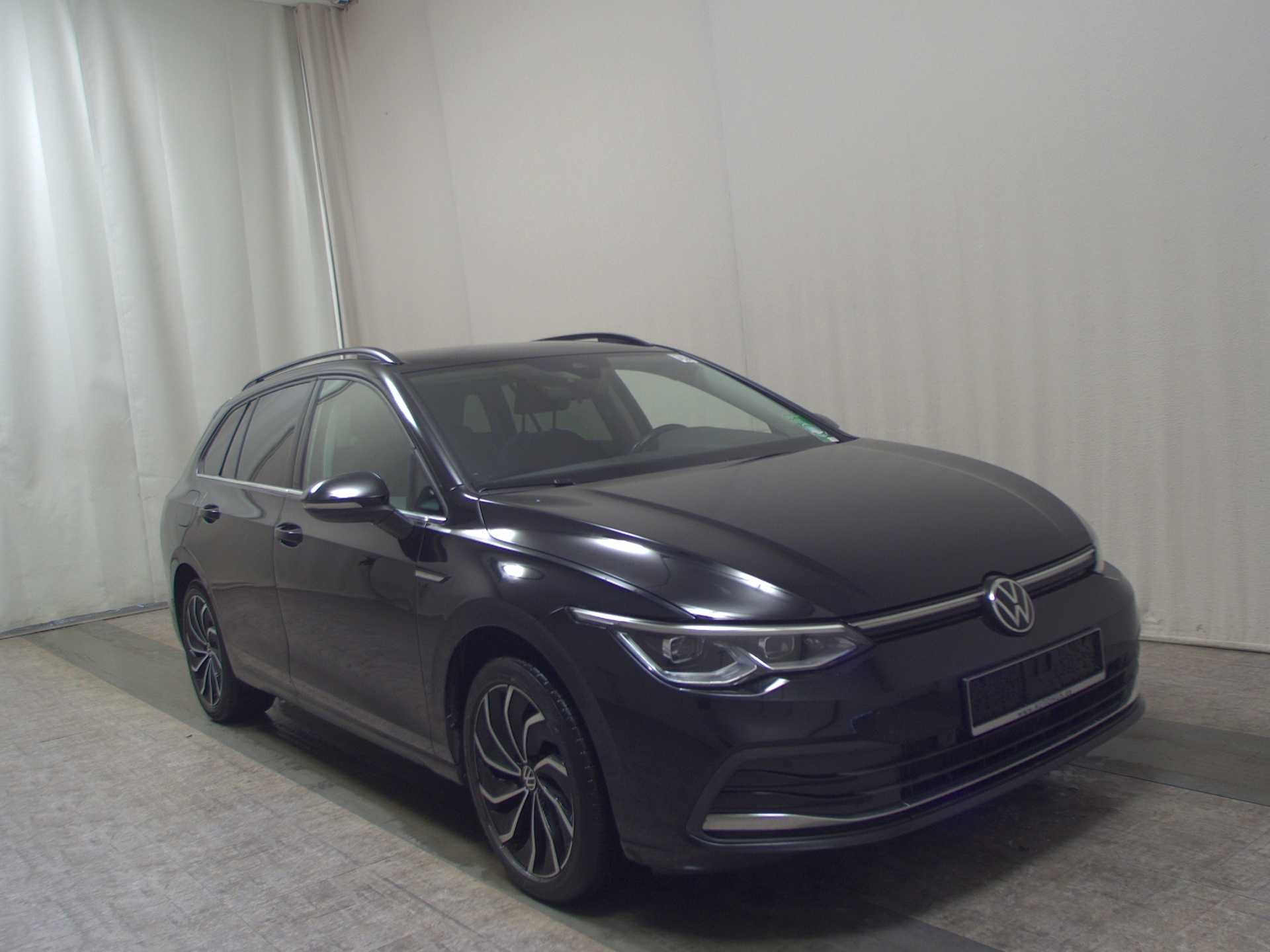 Volkswagen Golf-8 Var. 2.0 TDI Style LED AID AHK Keyless 3