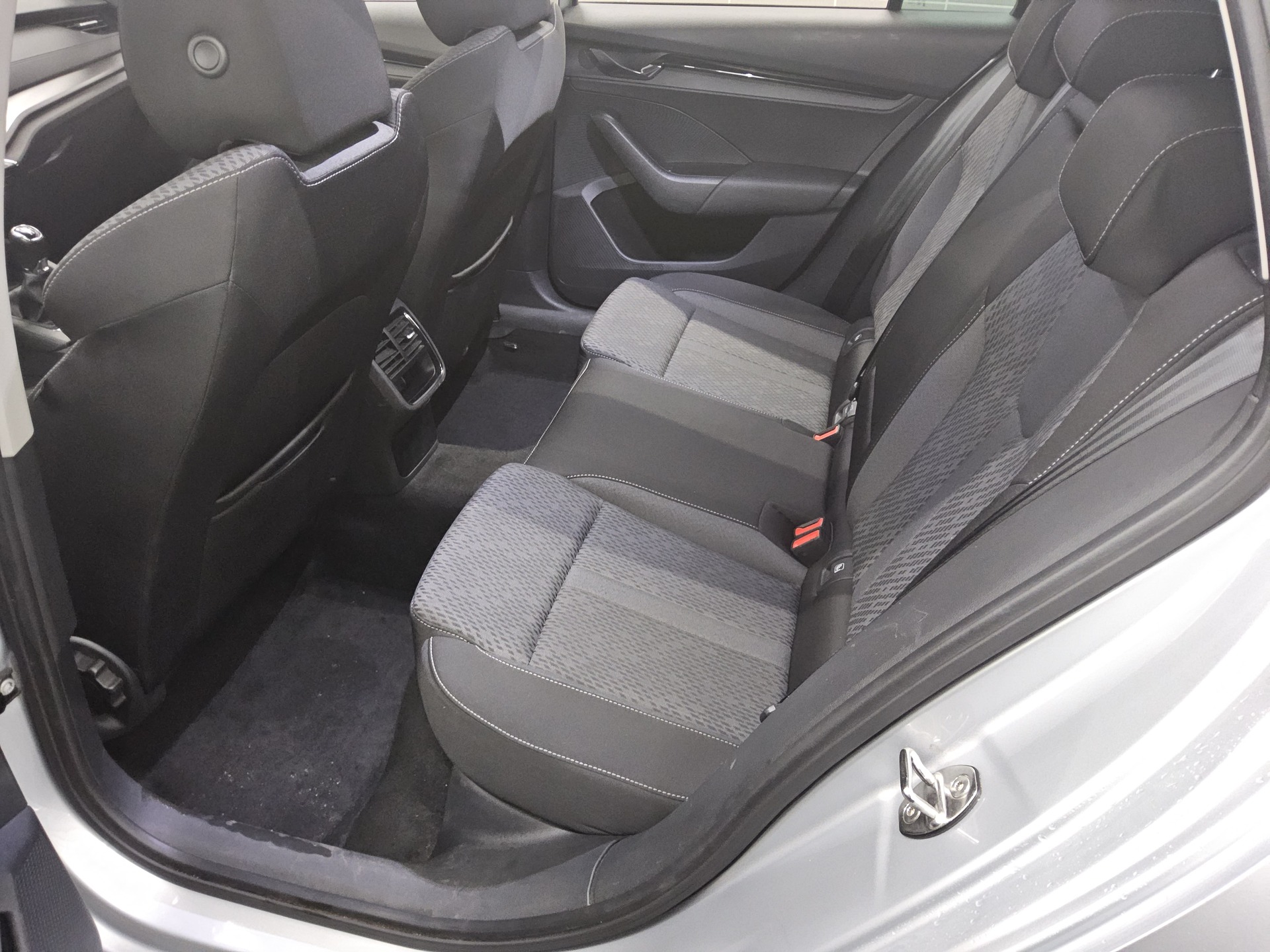 Skoda Octavia Kombi 2.0 TDI Ambition Navi LED Virtual 13