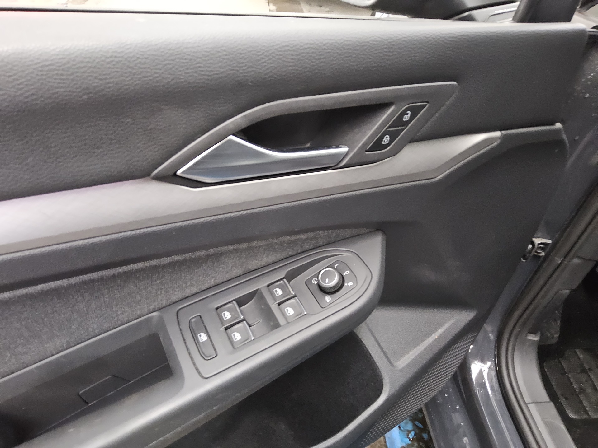 Volkswagen Golf-8 Var. 2.0 TDI Life Navi LED DC ACC 10