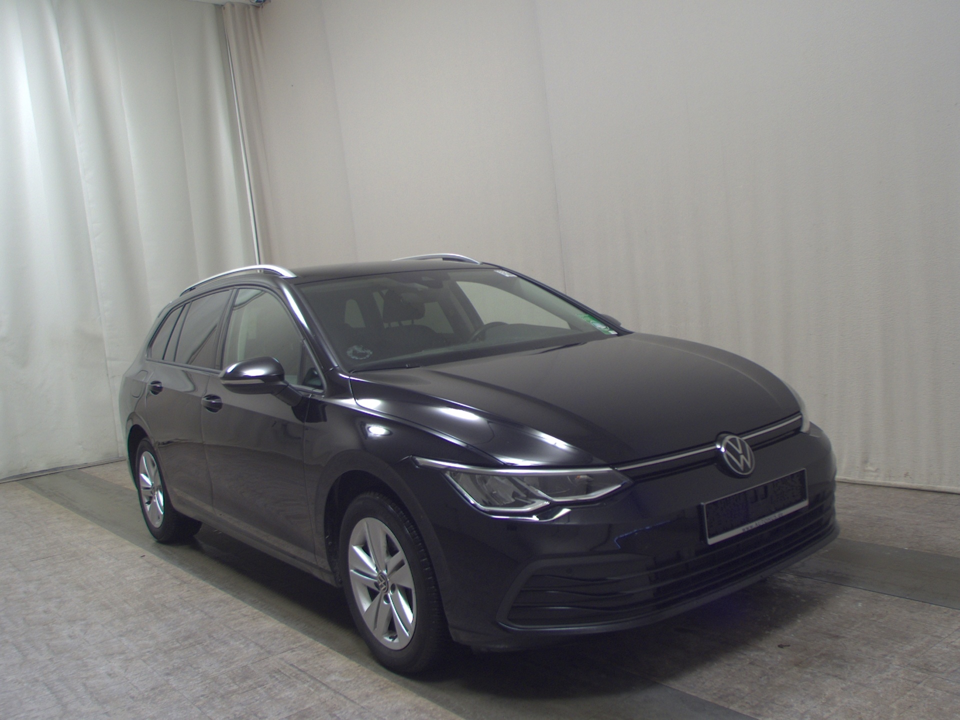 Volkswagen Golf-8 Var. 2.0 TDI Life Navi LED AID RfK ACC 3