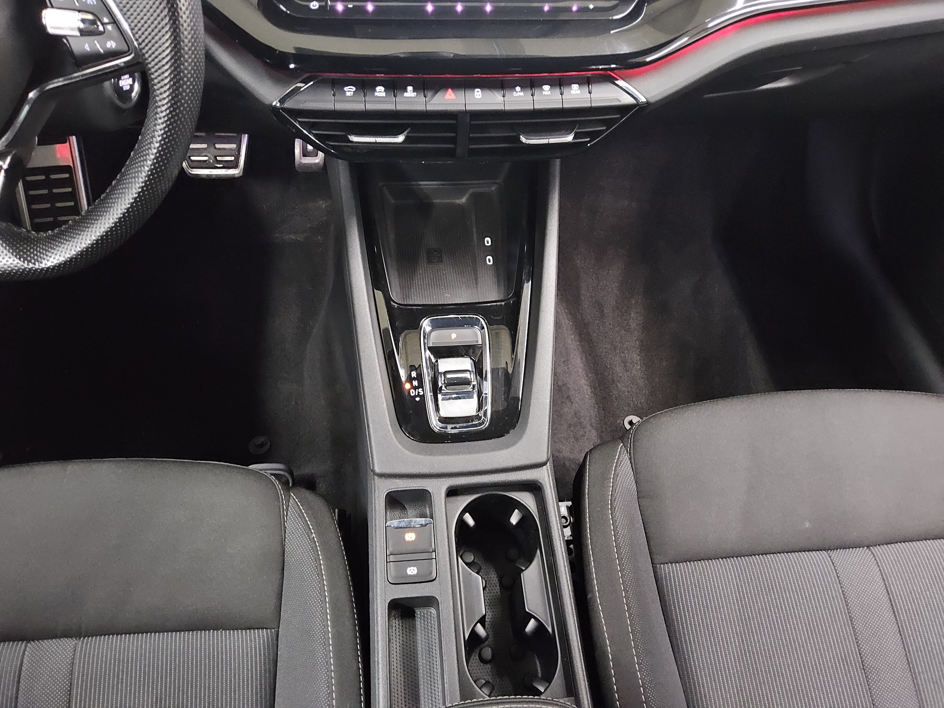 Skoda Octavia Kombi 2.0 TDI SportLine Navi LED Virtual 6