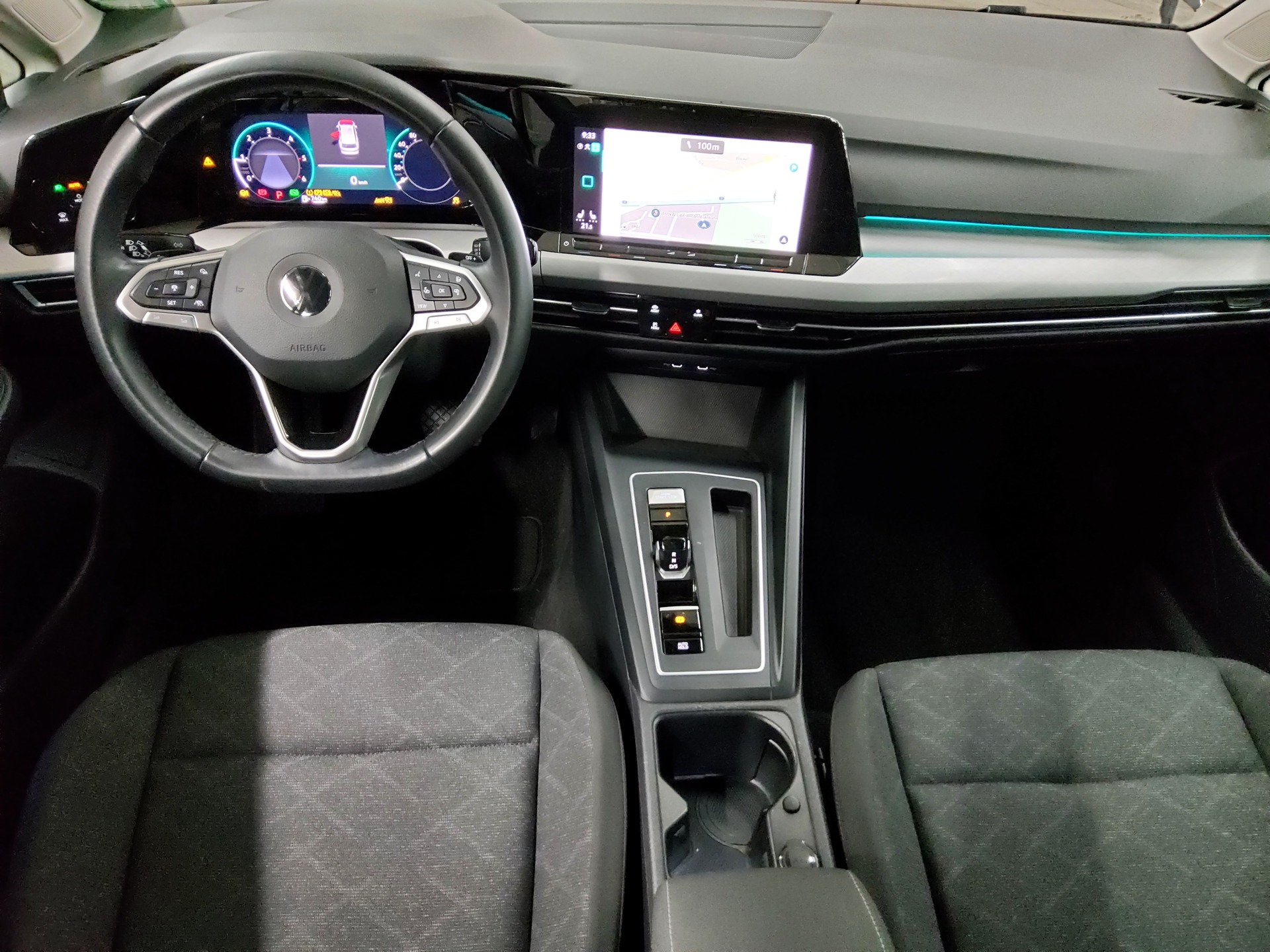 Volkswagen Golf-8 Var. 2.0 TDI Life Navi LED AID ACC PDC 5