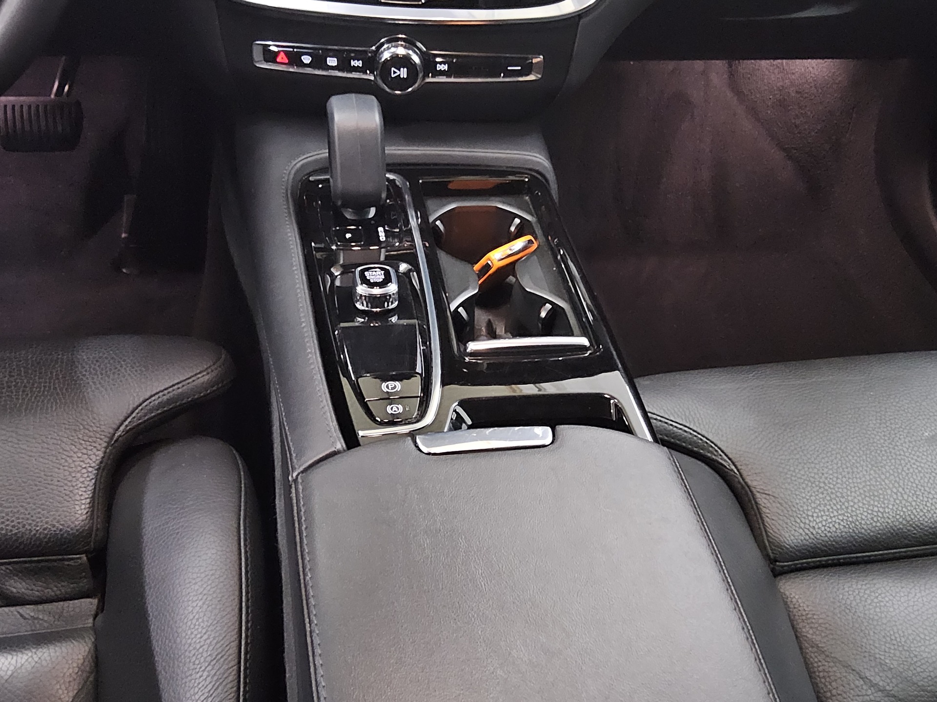 Volvo V60 T6 AWD Leder Navi LED RfK 4xShz ACC Memory 6