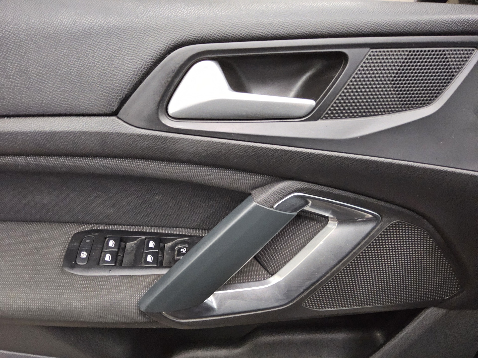 Peugeot 308 1.5 BlueHDI Allure AHK RfK Navi 10