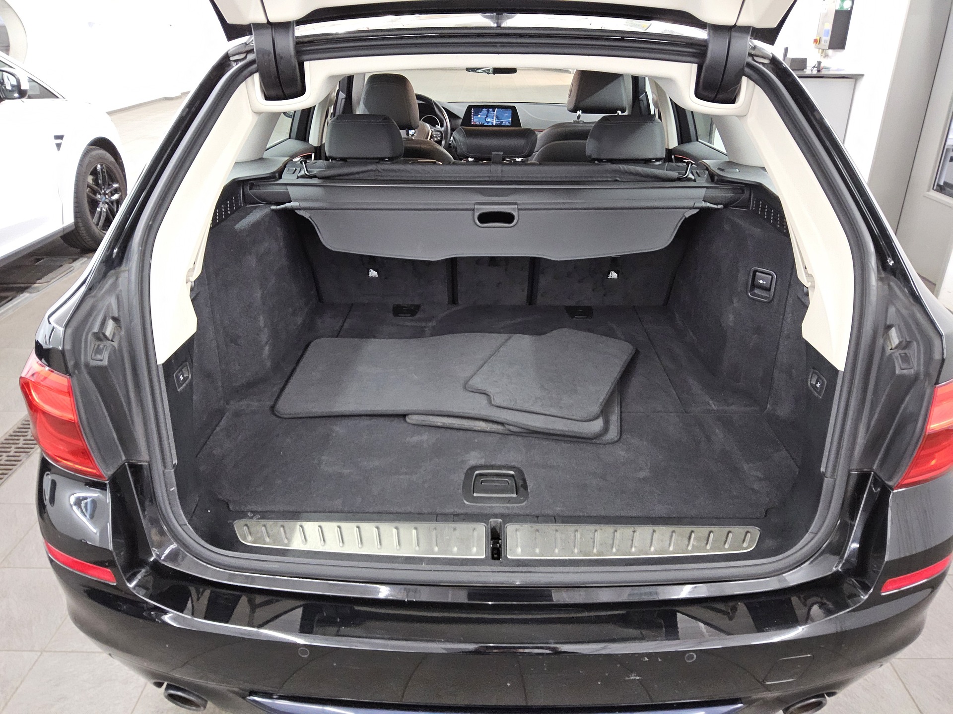 BMW 520dA Touring Sport-Line T-Leder RfK Navi LED 11