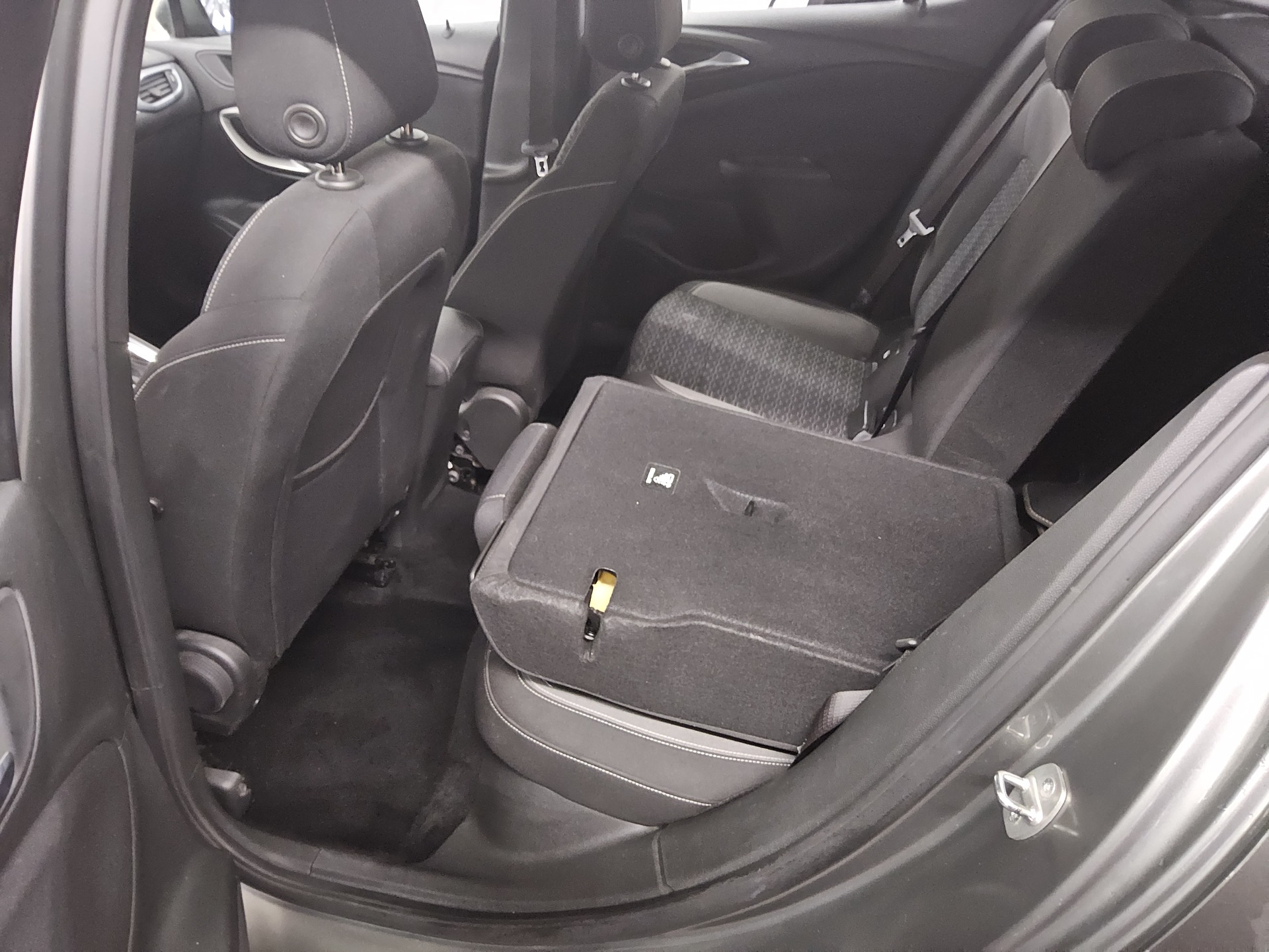 Opel Astra 1.5 D Business Ed. Navi LED PDC Shz Tempo 13