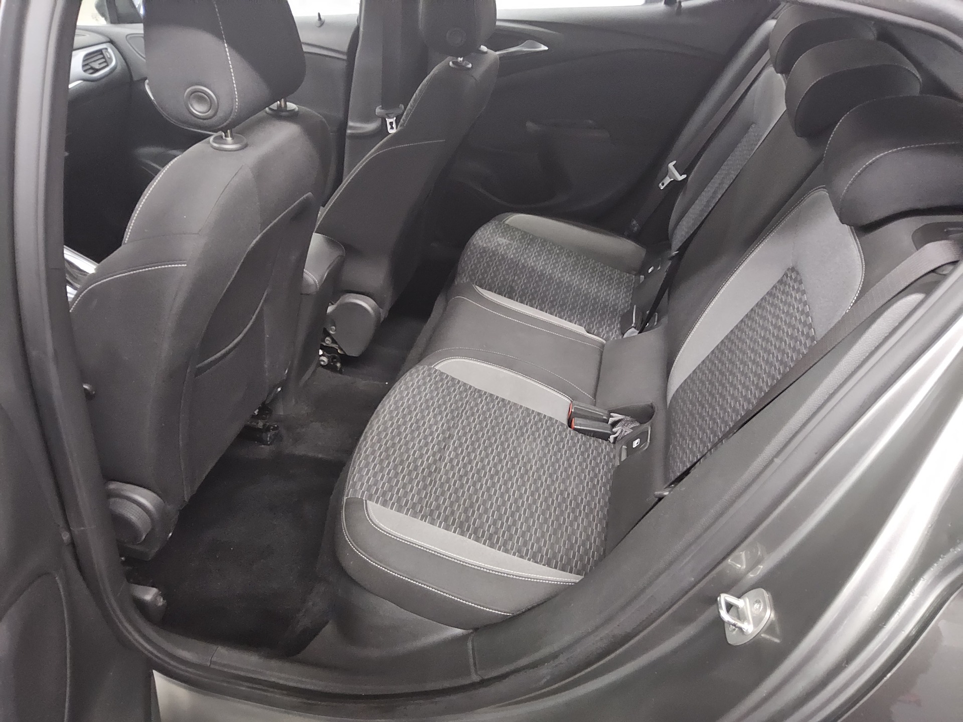 Opel Astra 1.5 D Business Ed. Navi LED PDC Shz Tempo 12