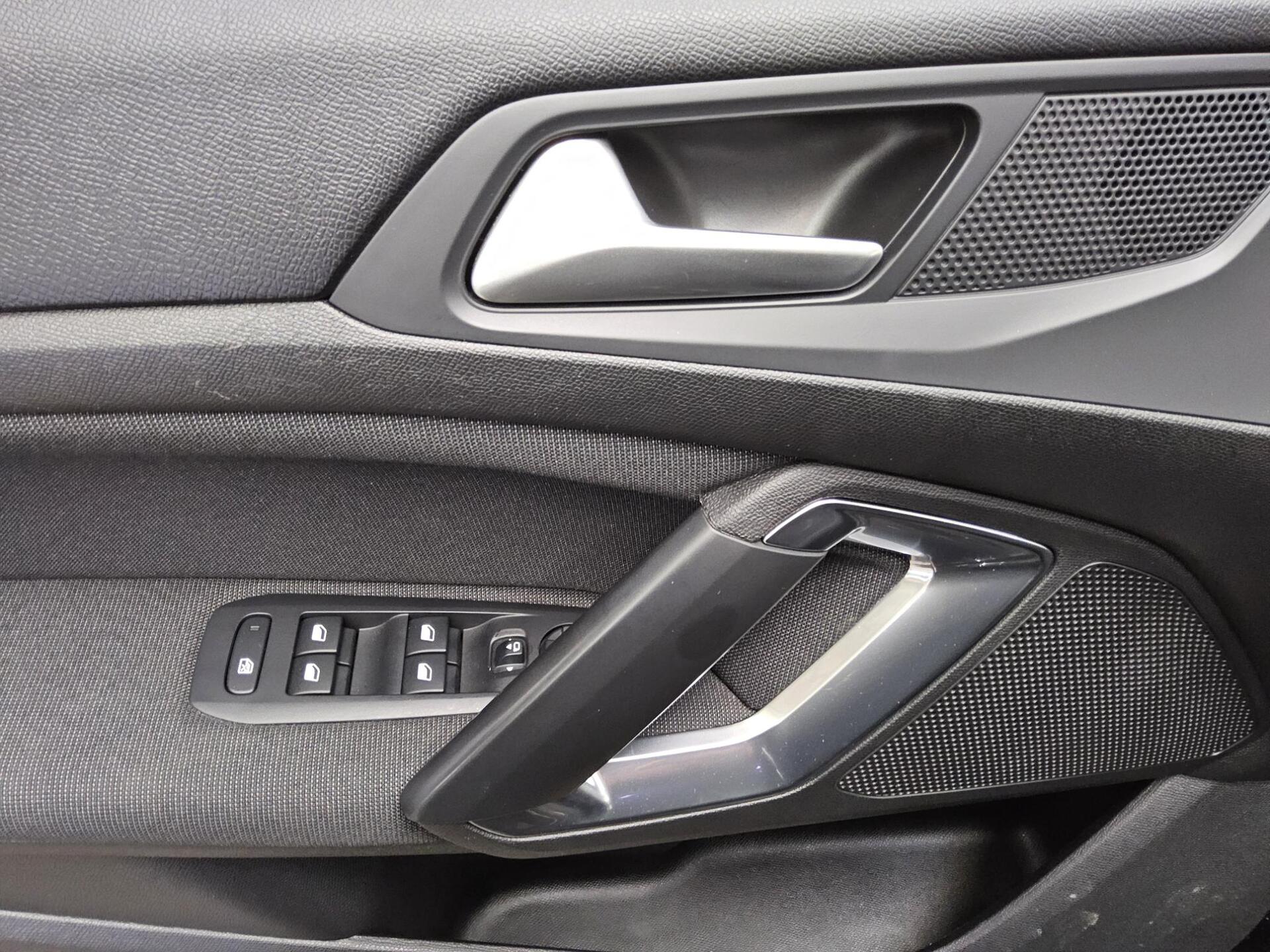 Peugeot 308 1.5 BlueHDI Allure T-Leder Navi RfK Shz PDC 10