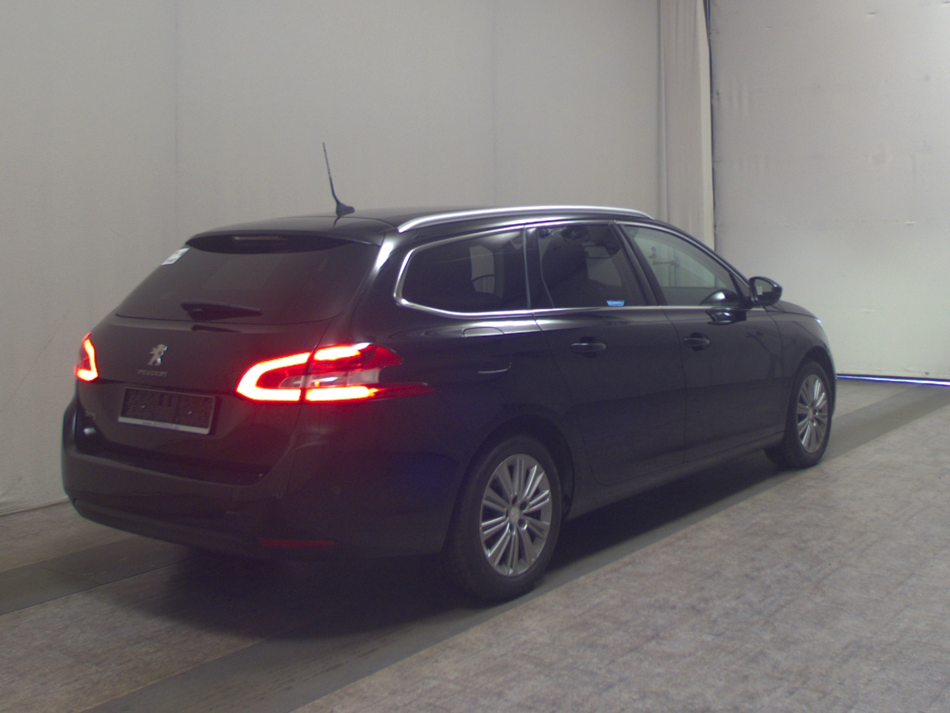 Peugeot 308 1.5 BlueHDI Allure T-Leder Navi RfK Shz PDC 4