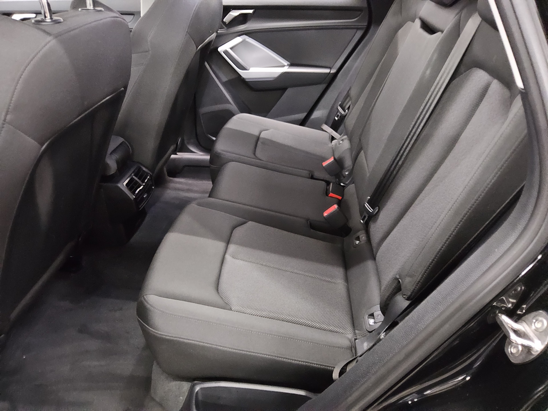 Audi Q3 35 TFSI AHK virtual RfK ACC LED 13