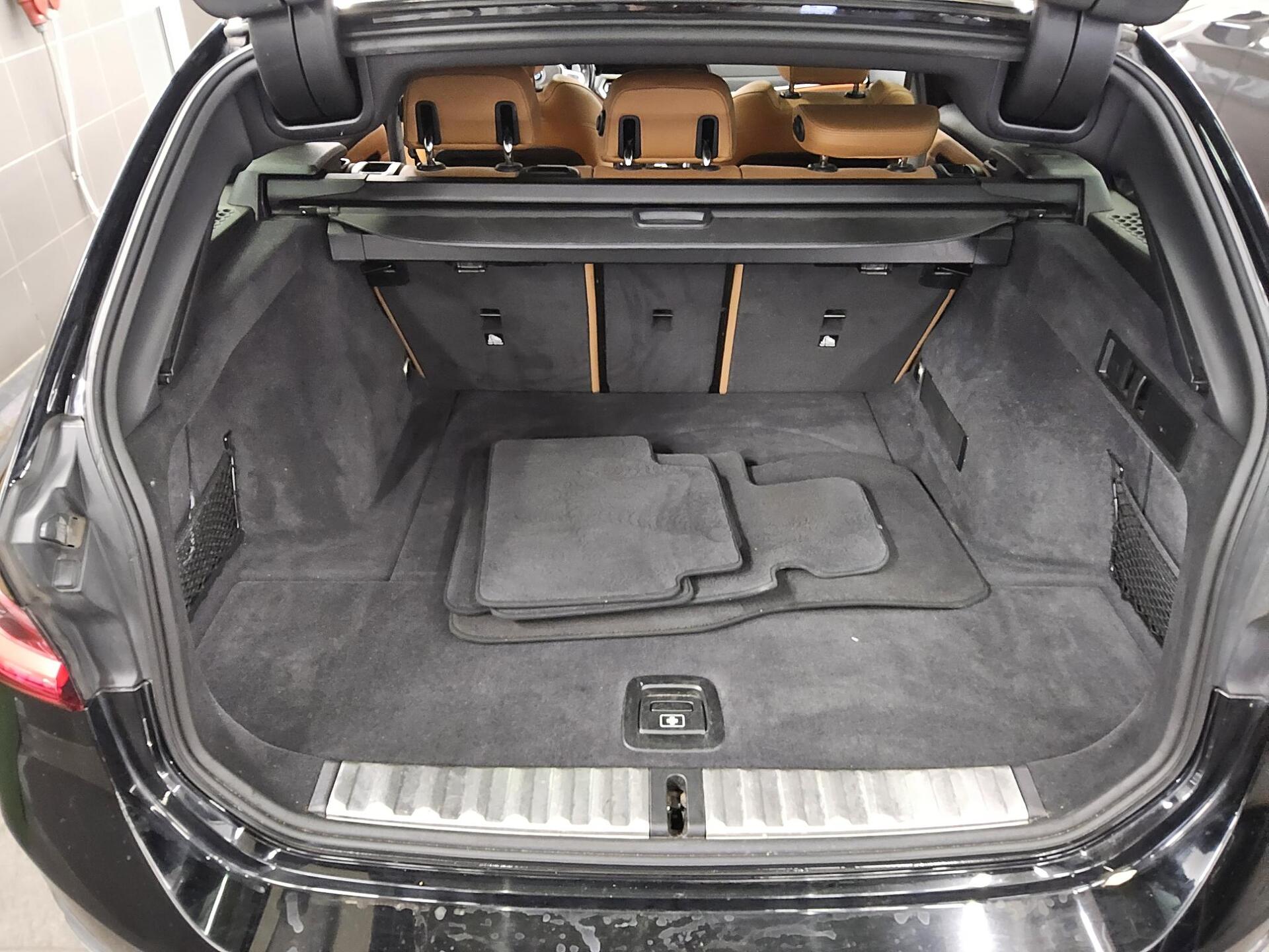 BMW 330dA Touring xDr Luxury-Line Leder Navi LED RfK 13