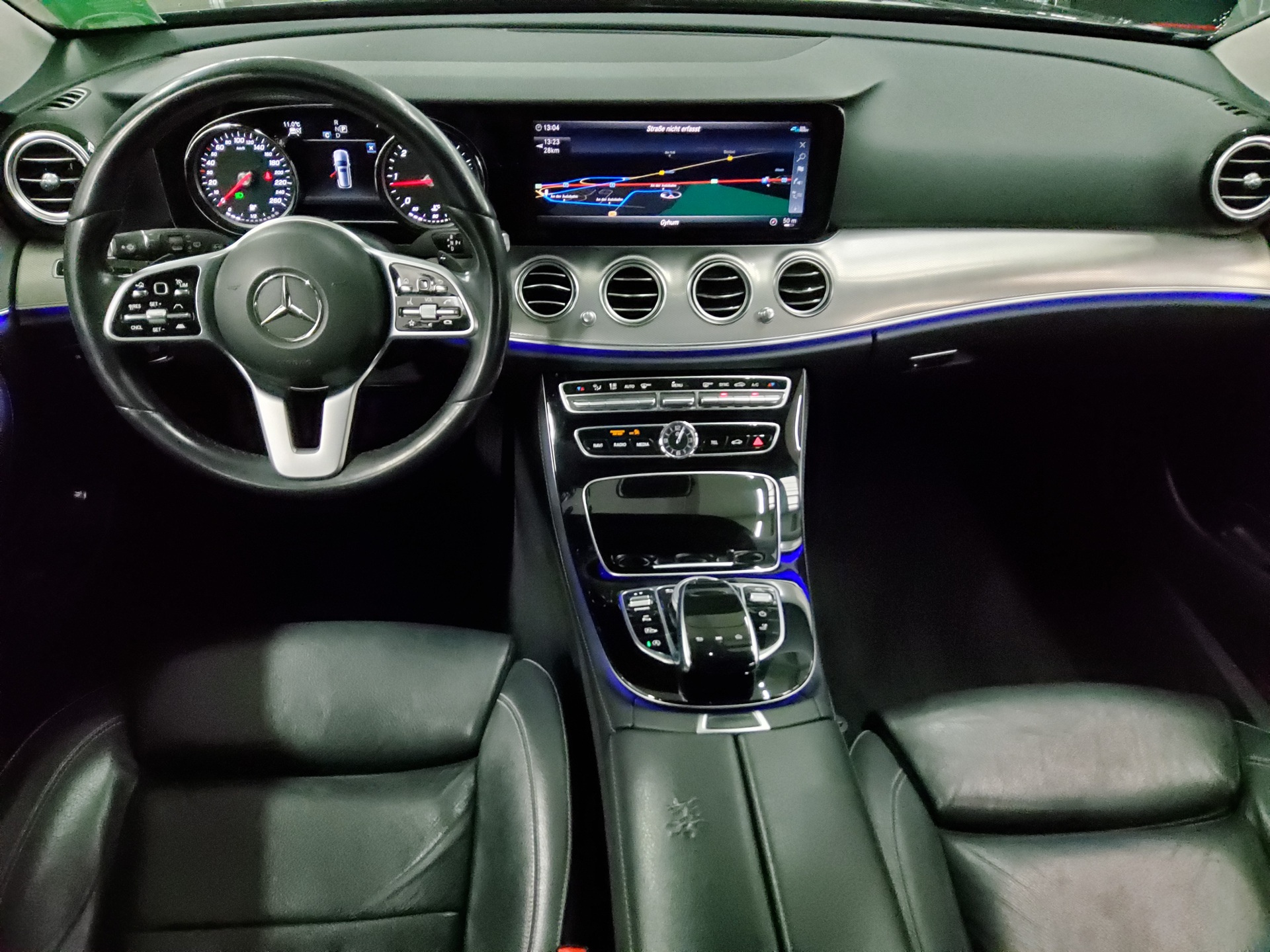 Mercedes-Benz E 220 T d Avantgarde Leder LED RFK Distronic+ 5