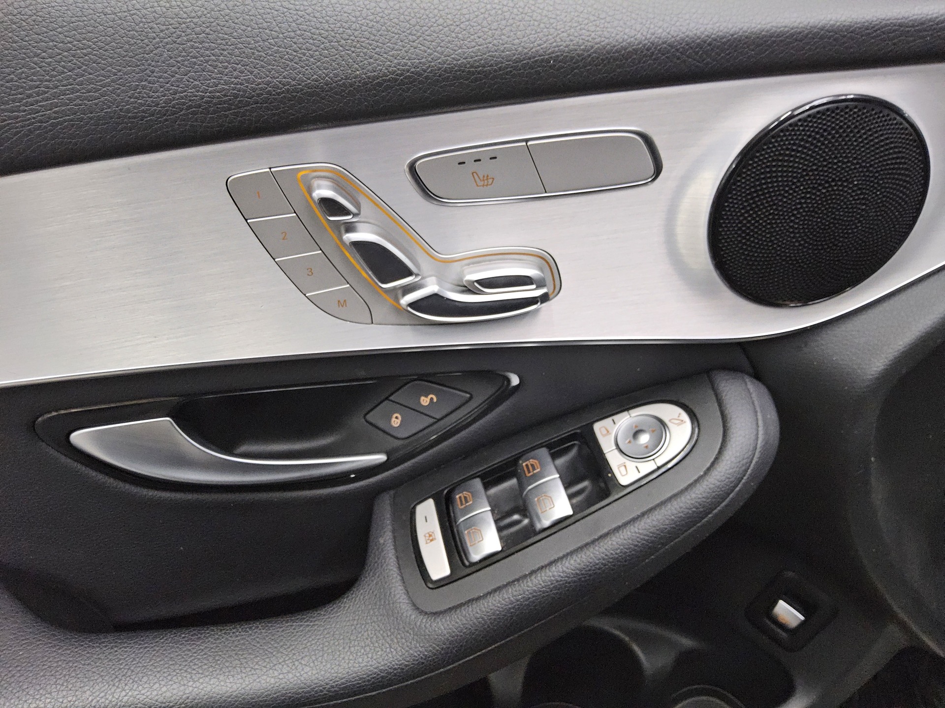 Mercedes-Benz GLC 300 d 4M Leder Navi LED Widescreen HuD RfK 10