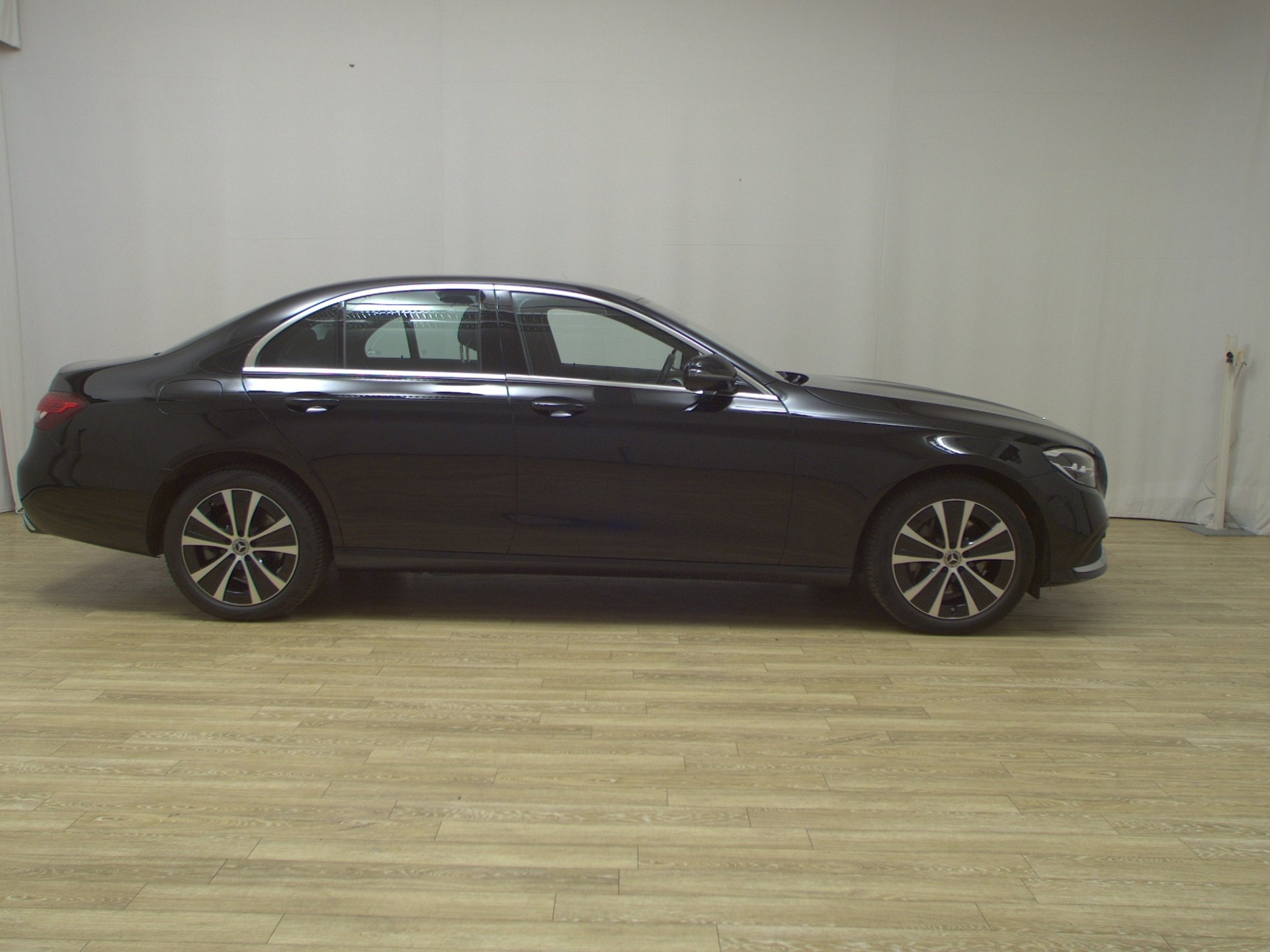 Mercedes-Benz E 300 de Avantgarde Navi LED Widescreen AHK RfK
