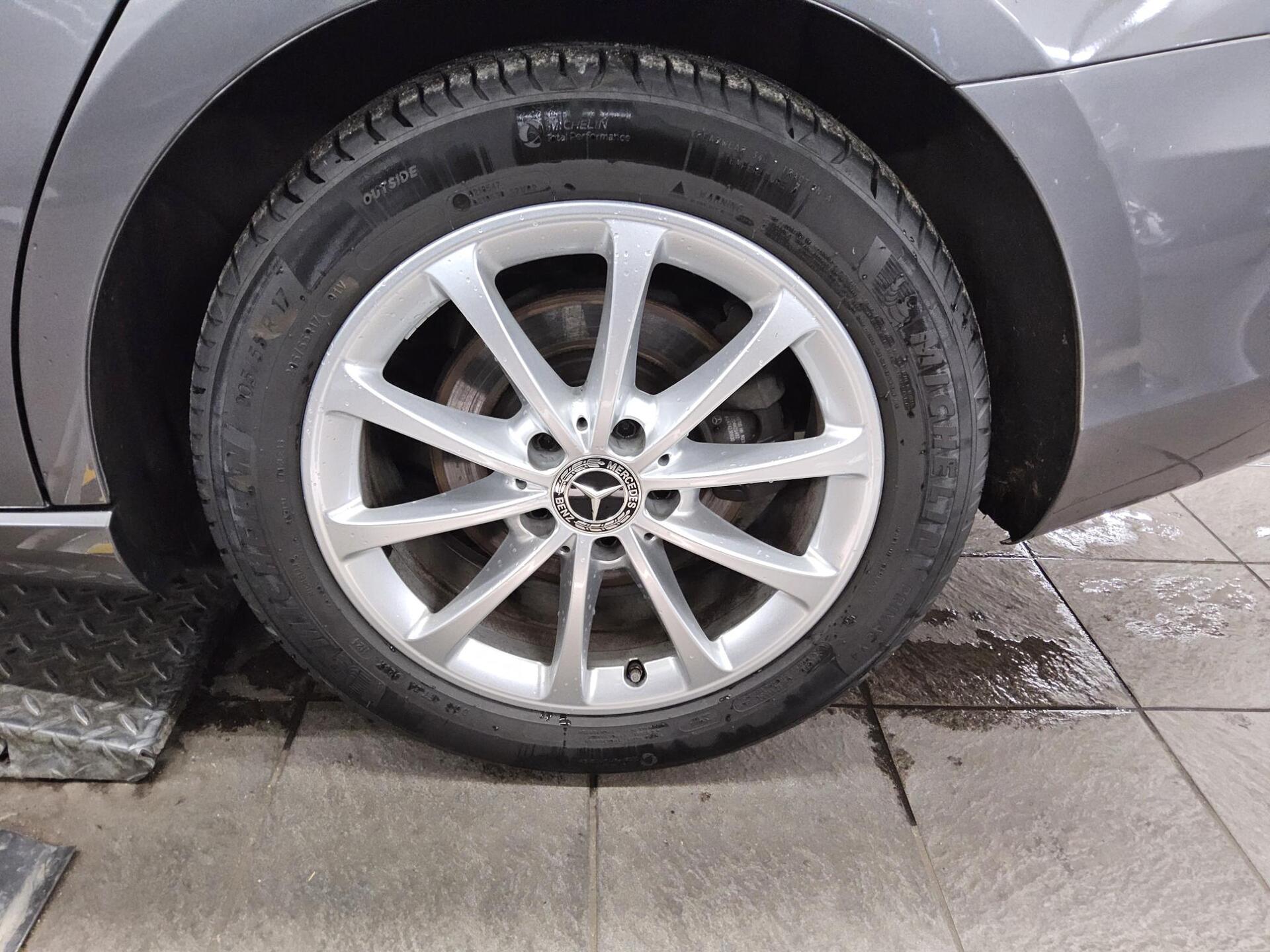 Mercedes-Benz A 200 Progressive T-Leder Navi Shz PDC 11