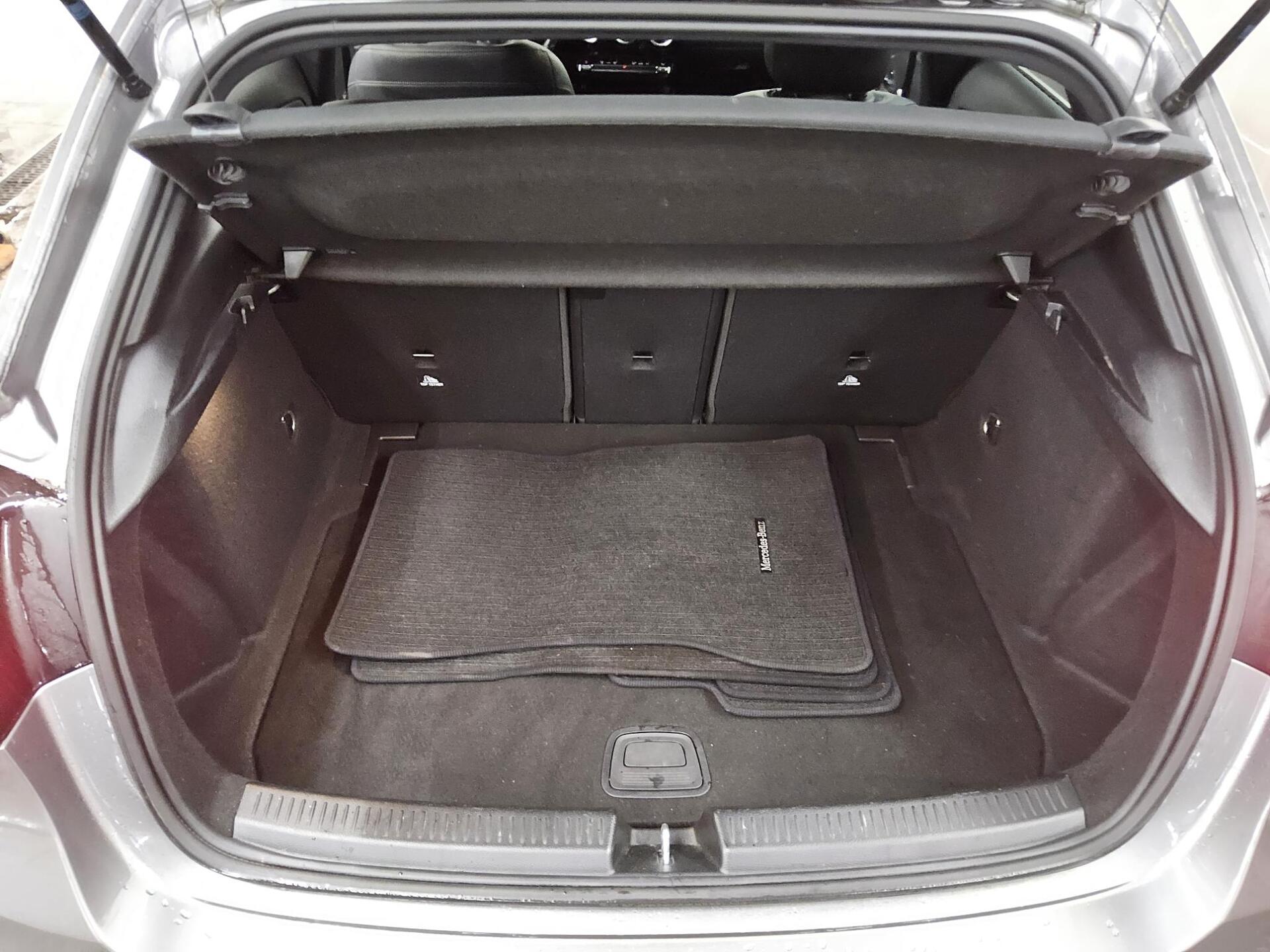 Mercedes-Benz A 180 Progressive T-Leder Navi LED PDC SHZ 12