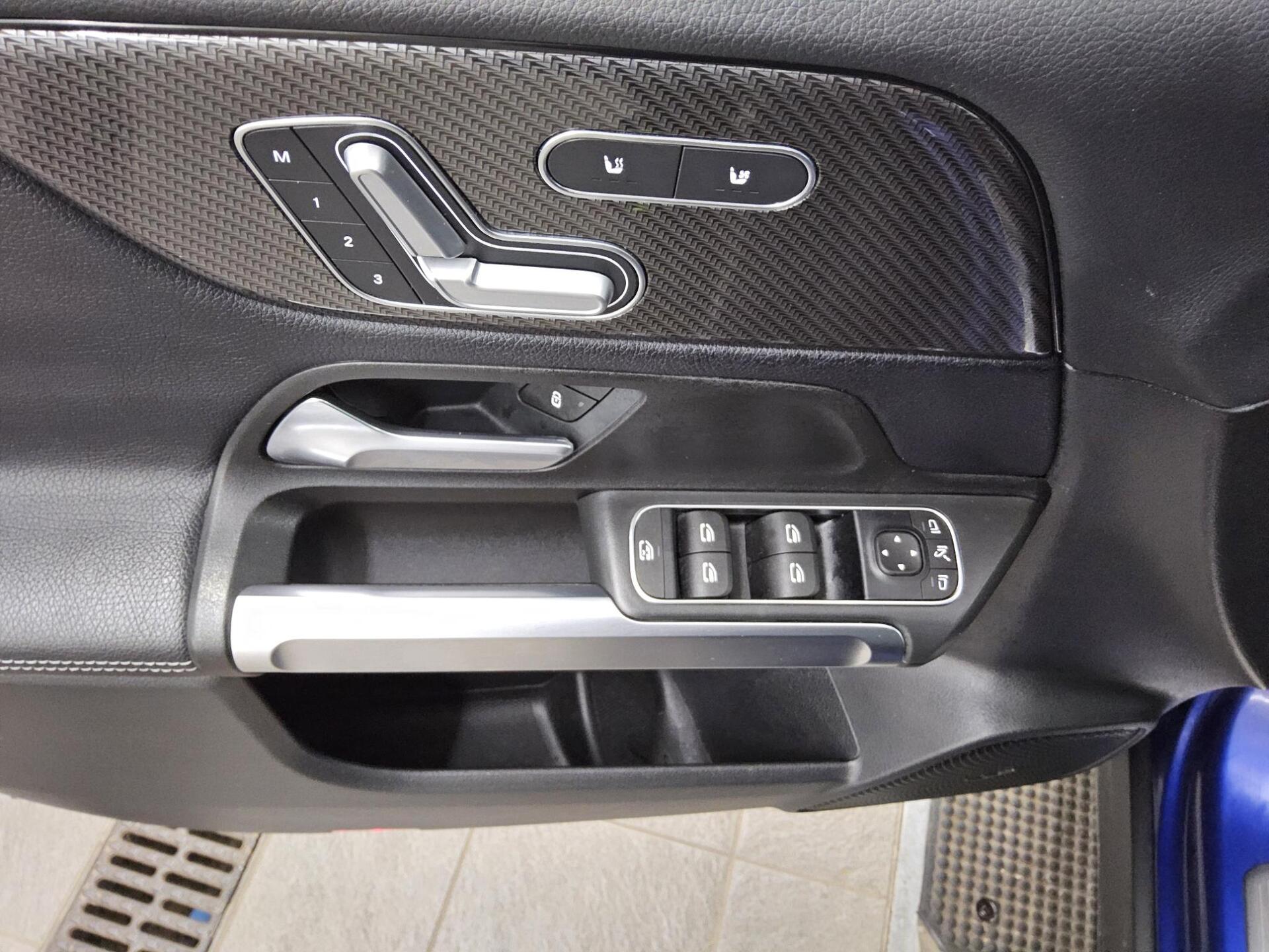 Mercedes-Benz GLB 220 d 4M AMG-Line Leder Navi RfK StHzg Dist+ 10