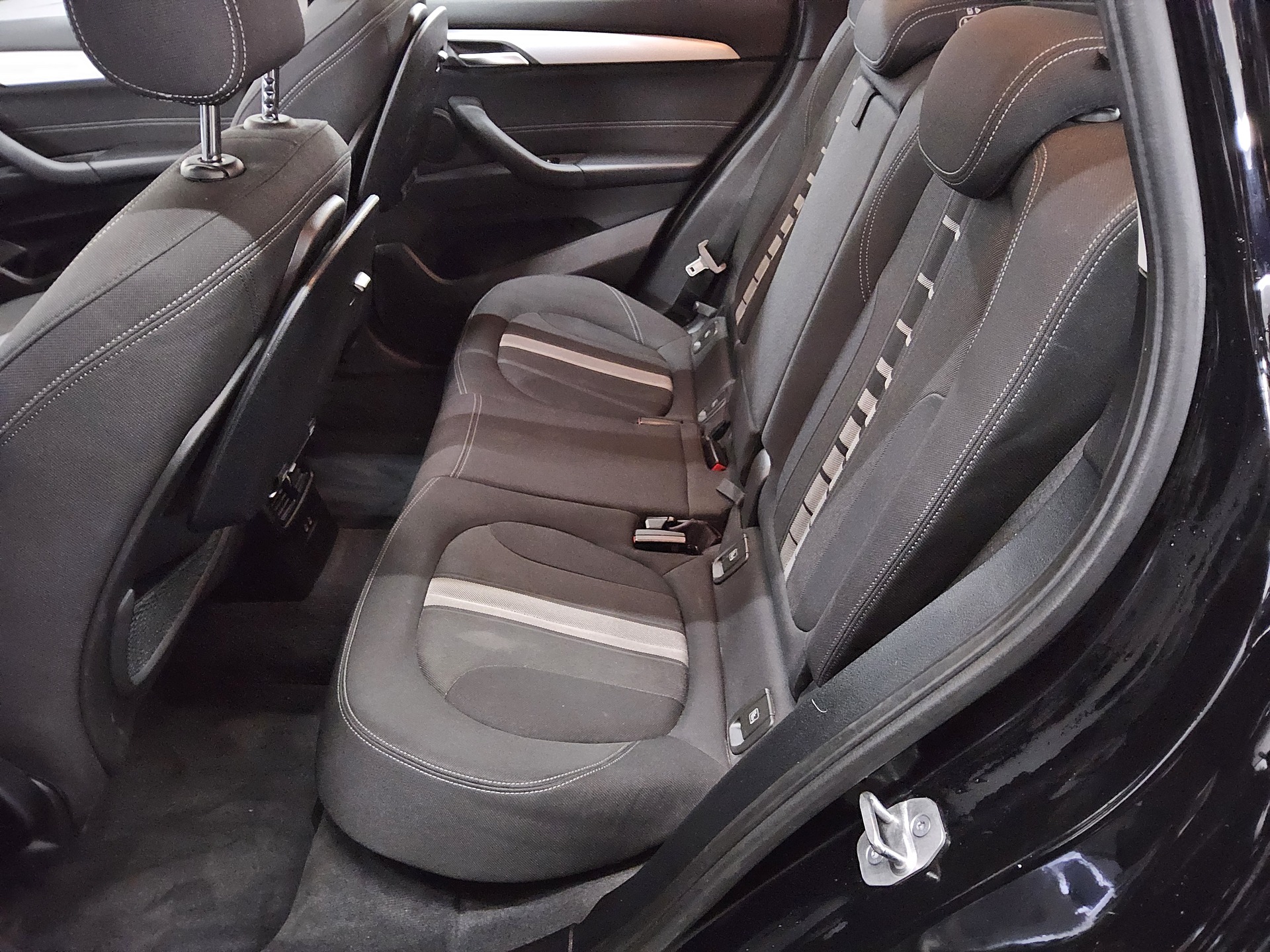 BMW X1 xDrive20d Advantage Navi LED Pano HiFi AHK 13