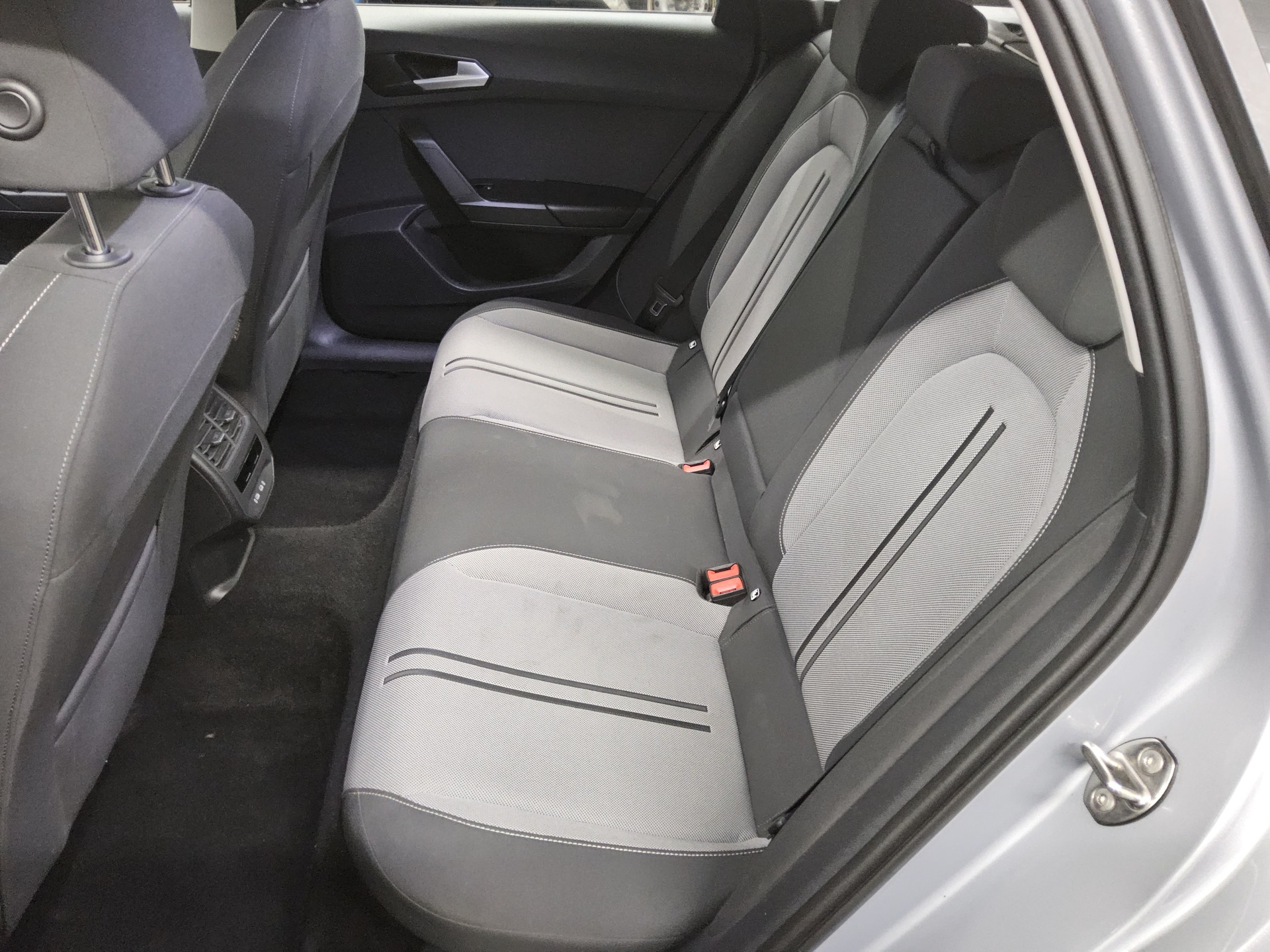 Seat Leon Sportstourer 2.0 TDI Style Navi LED Shz vc 13