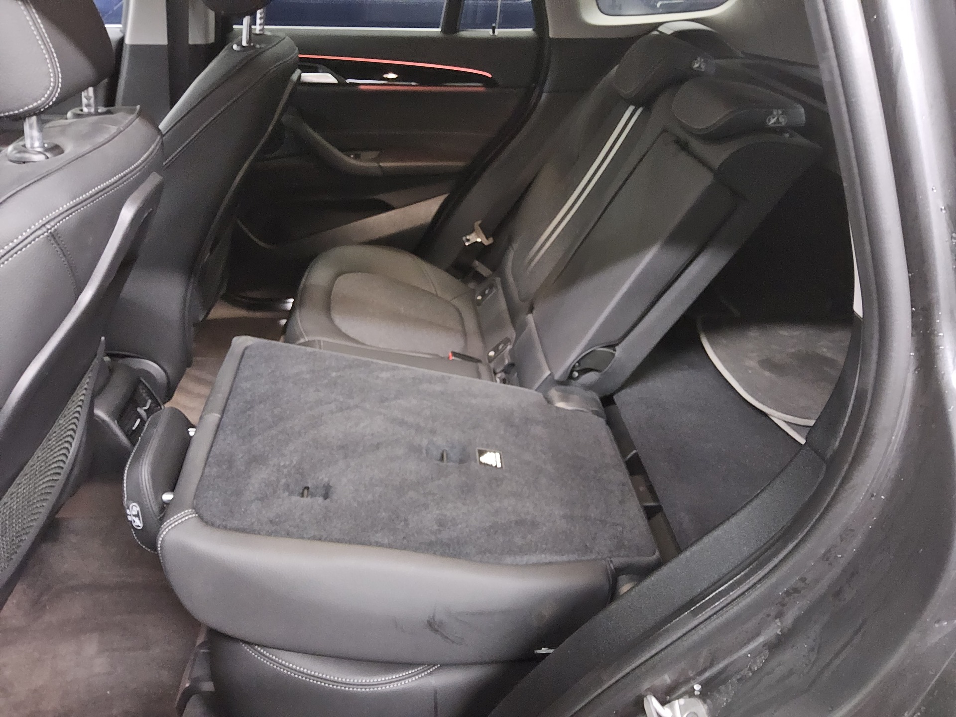 BMW X1 sDrive20d Sport-Line Navi LED HiFi RfK AHK 12