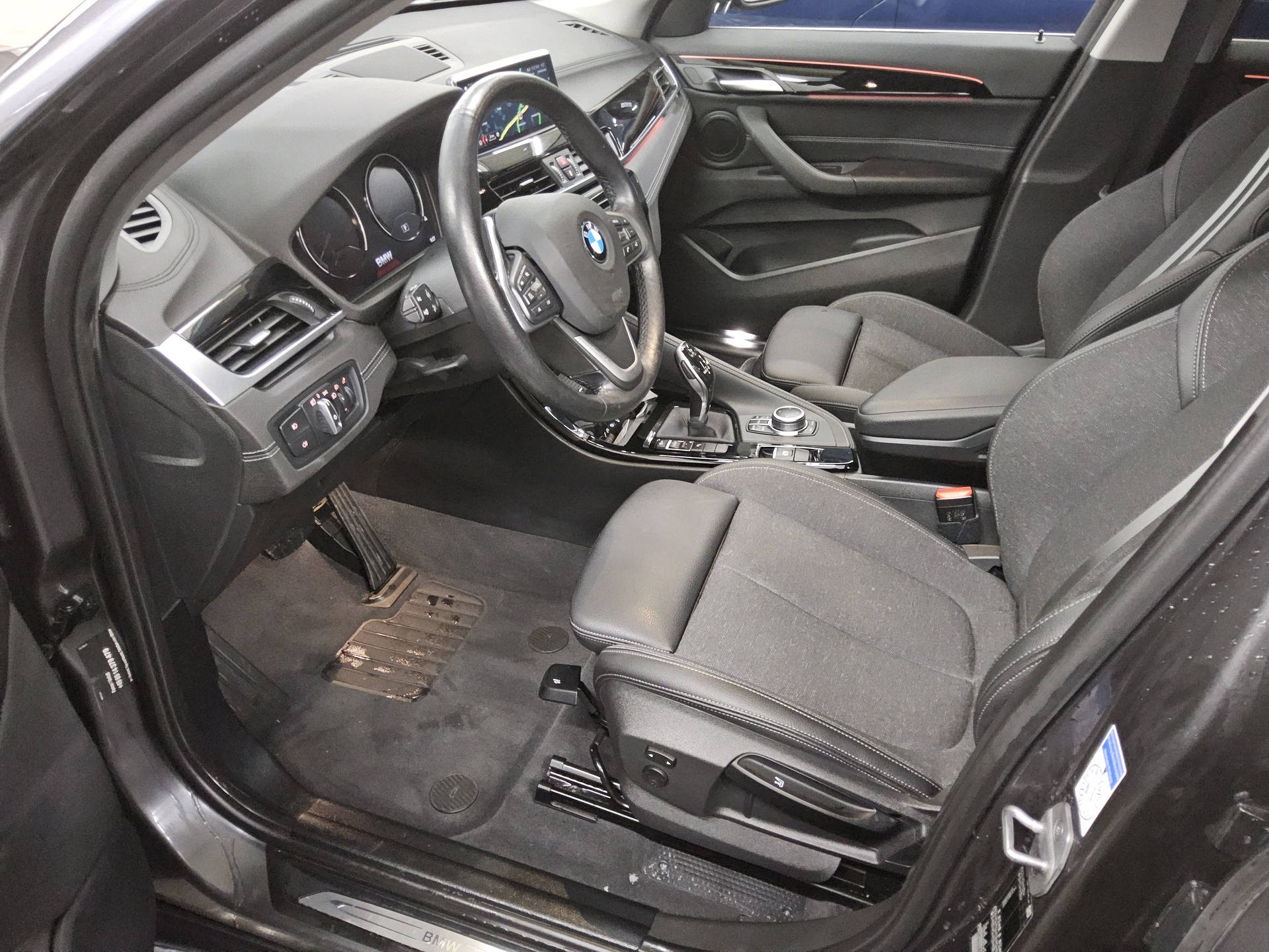 BMW X1 sDrive20d Sport-Line Navi LED HiFi RfK AHK 8