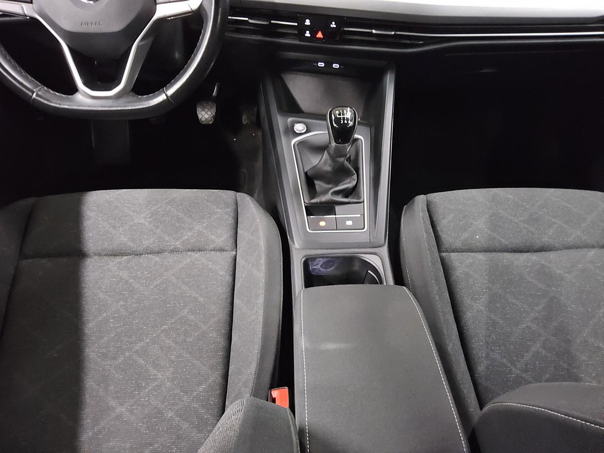 Volkswagen Golf-8 2.0 TDI Life Navi DC LED Shz ACC PDC AHK 6