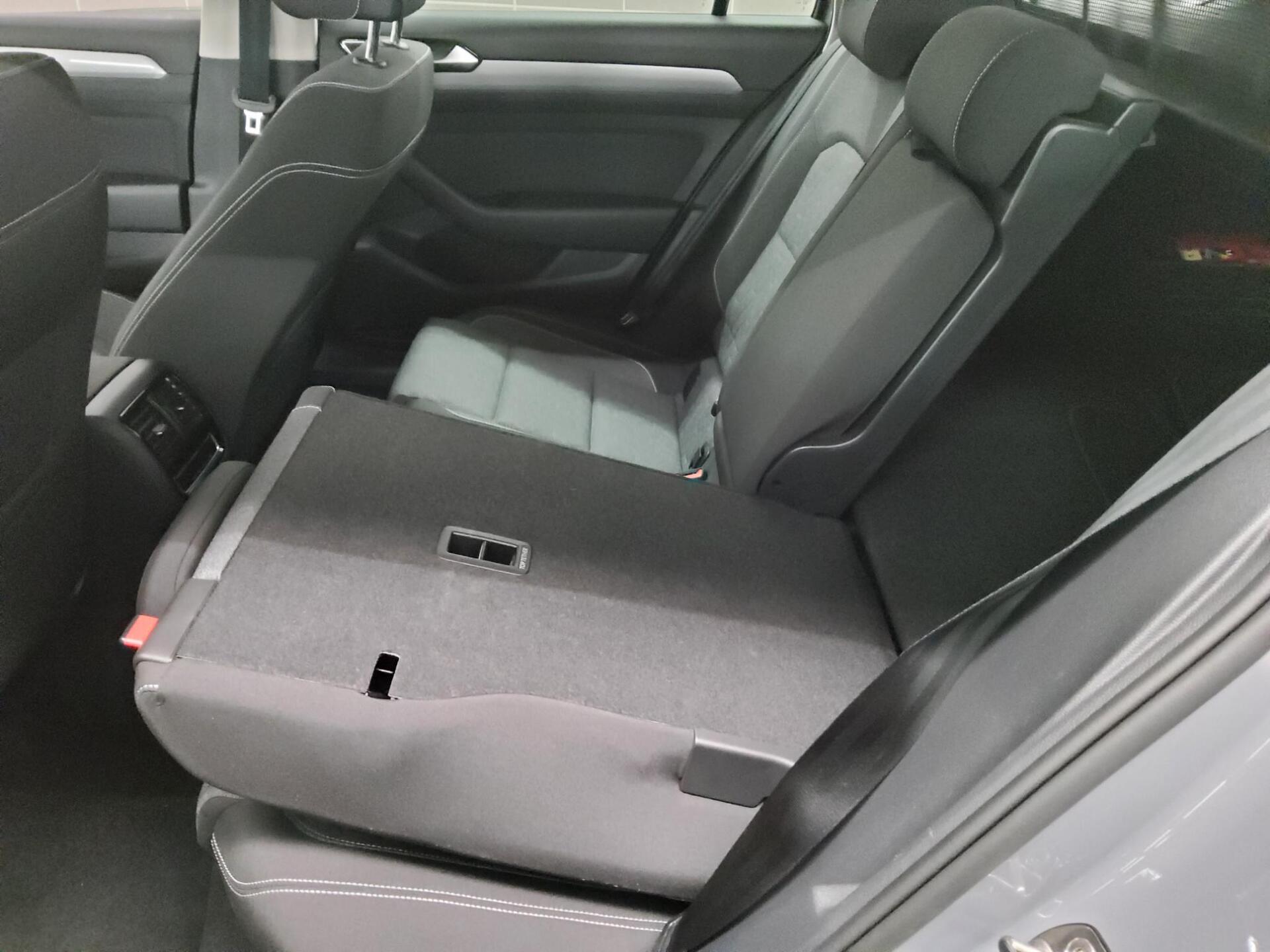 Volkswagen Passat Var. 2.0 TDI Business Navi LED RfK AHK 12