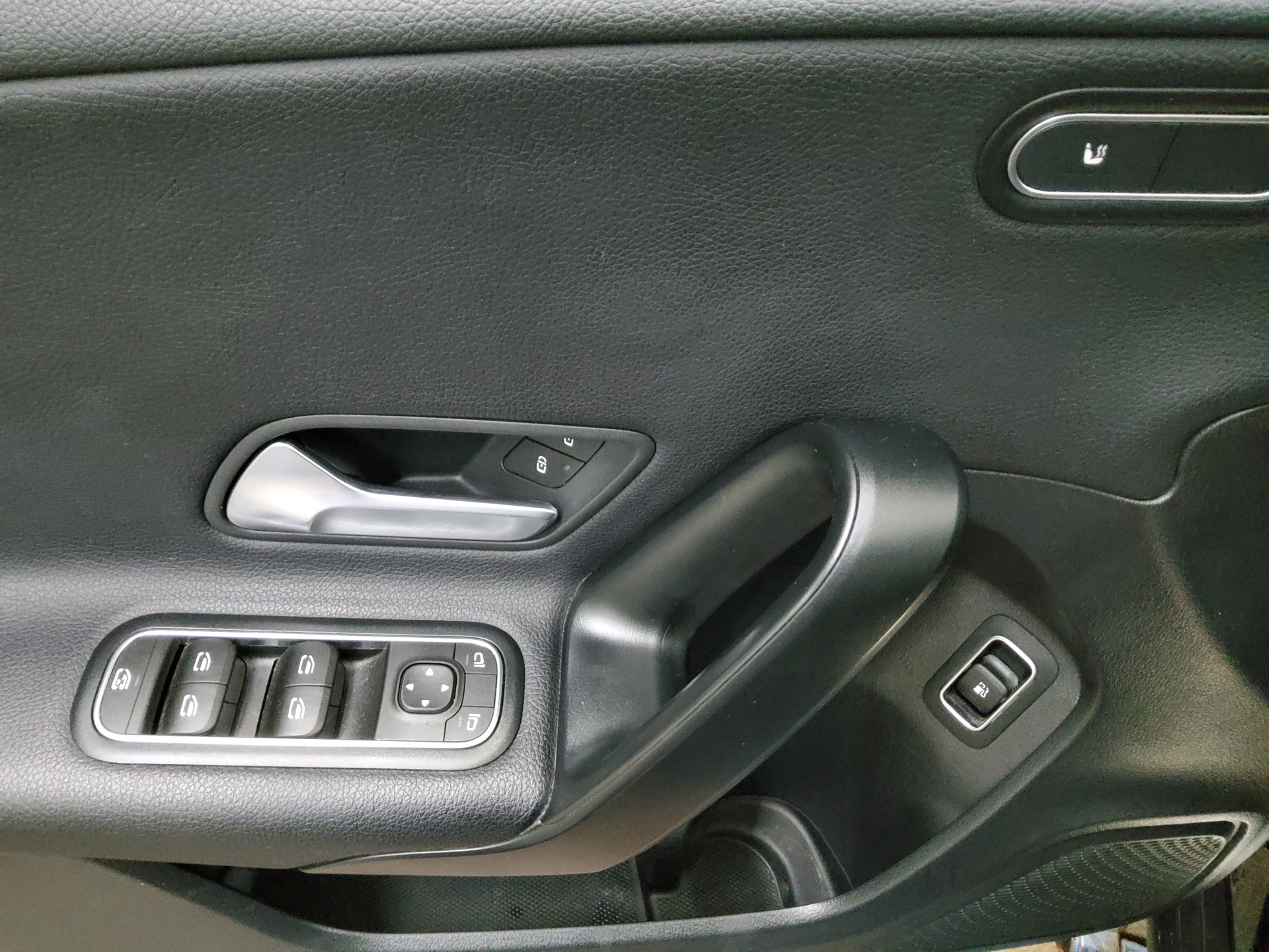 Mercedes-Benz A 250 Lim. e Navi MBUX PDC SHZ Tempomat 10