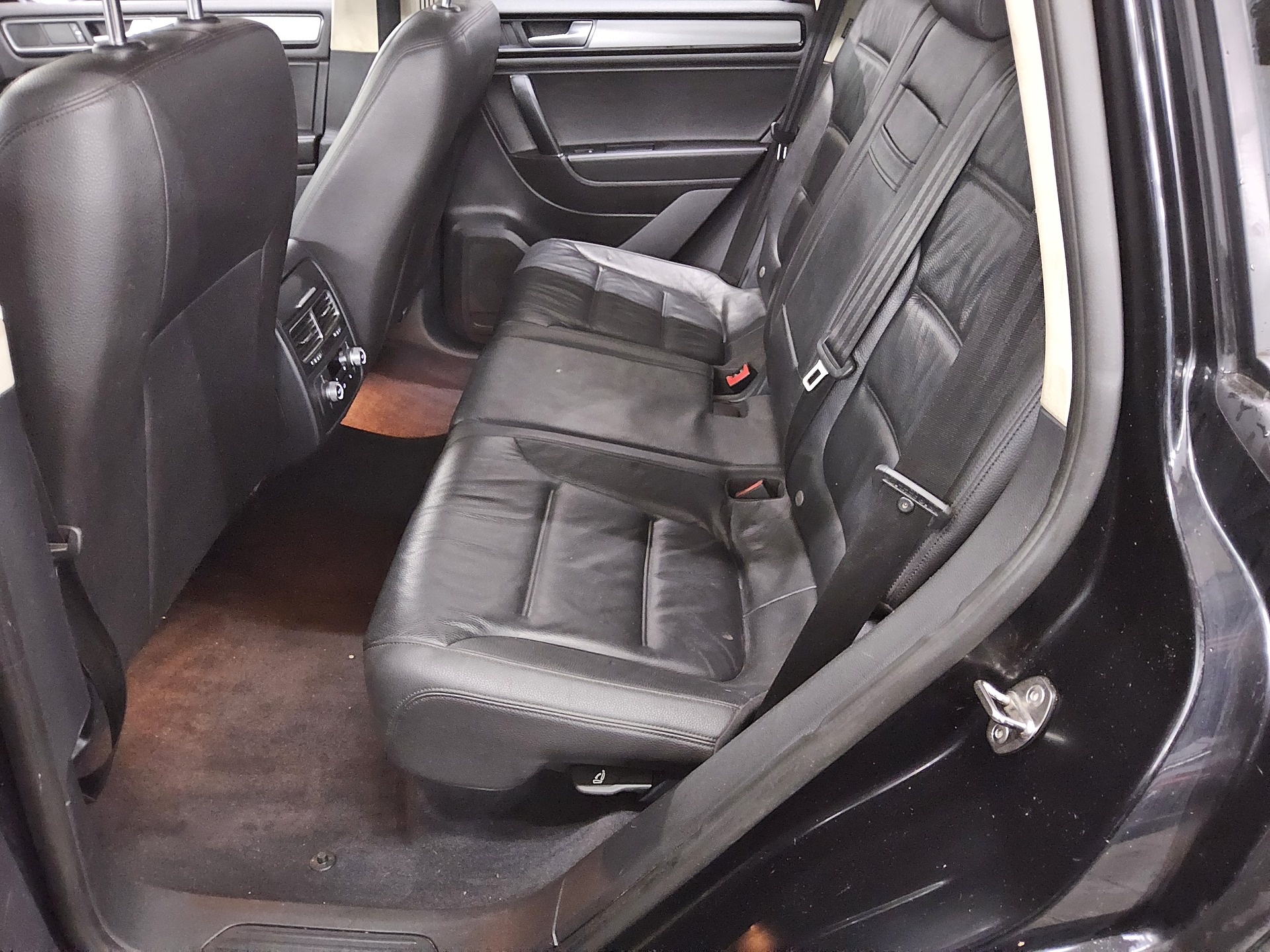 Volkswagen Touareg 3.0 TDI 4M R-Line Luft Leder Navi AHK 13