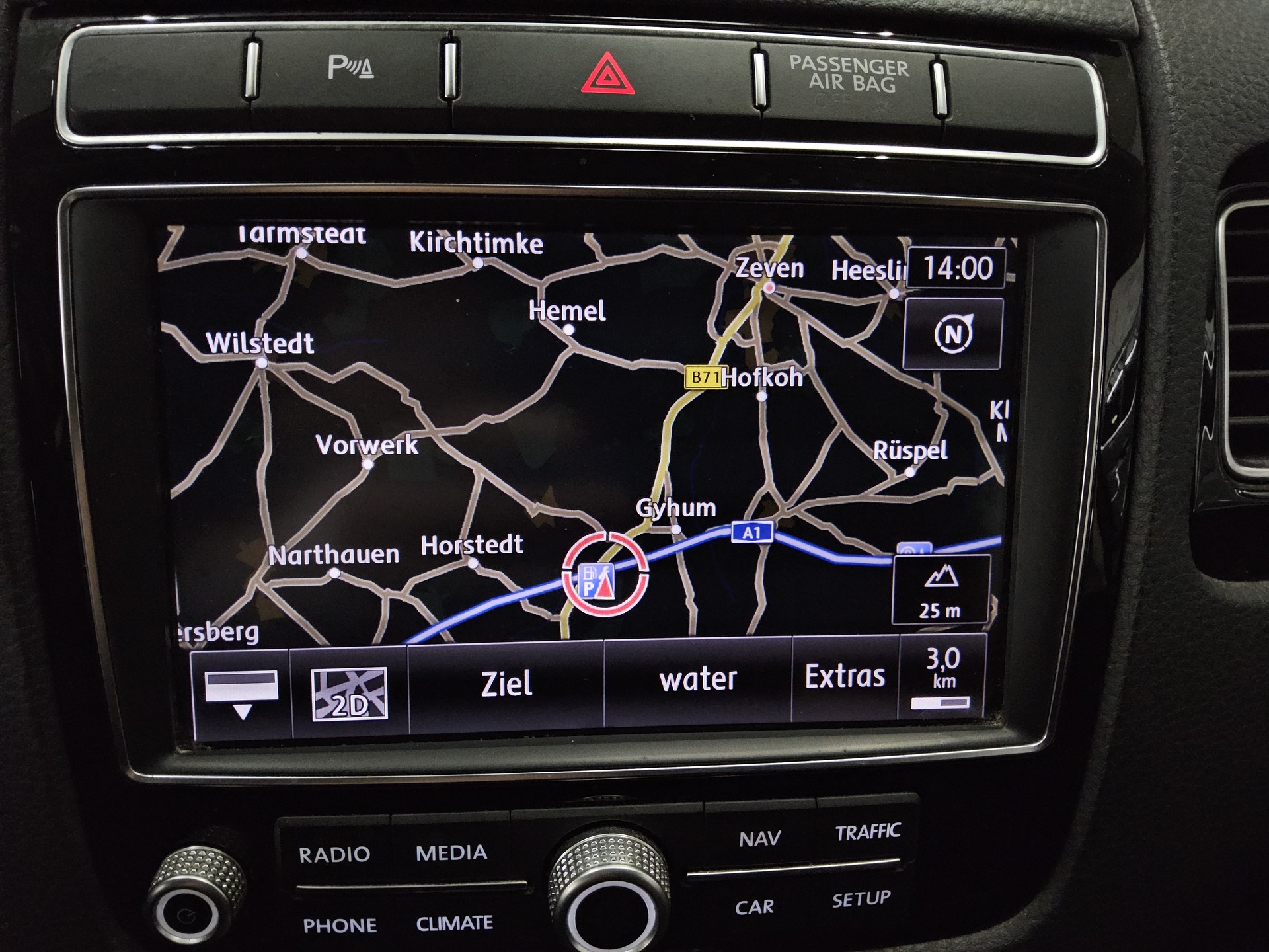 Volkswagen Touareg 3.0 TDI 4M R-Line Luft Leder Navi AHK 7