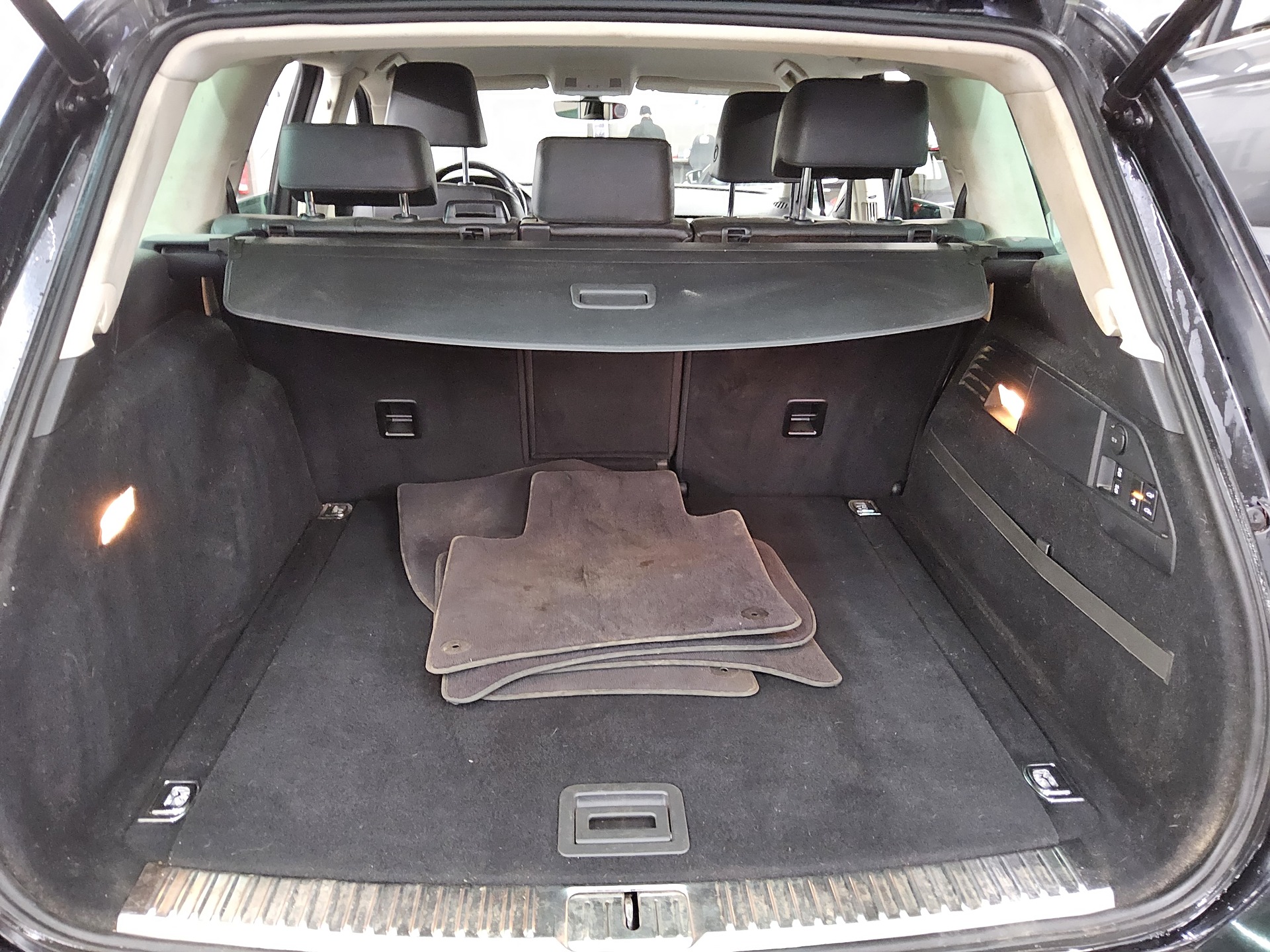 Volkswagen Touareg 3.0 TDI 4M R-Line Luft Leder Navi AHK 11