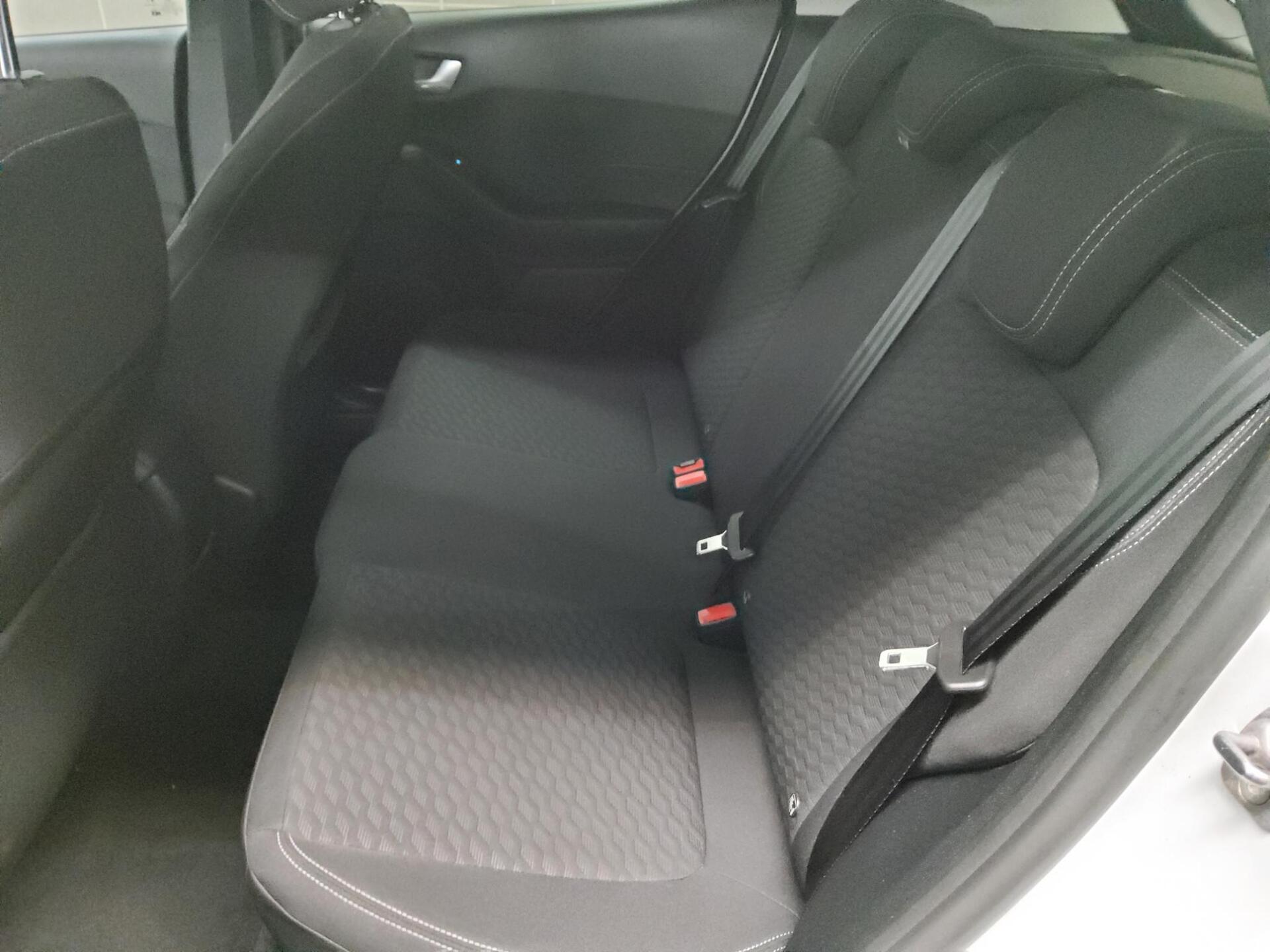 Ford Fiesta 1.0 EB Titanium LED Shz Tempomat PDC 13